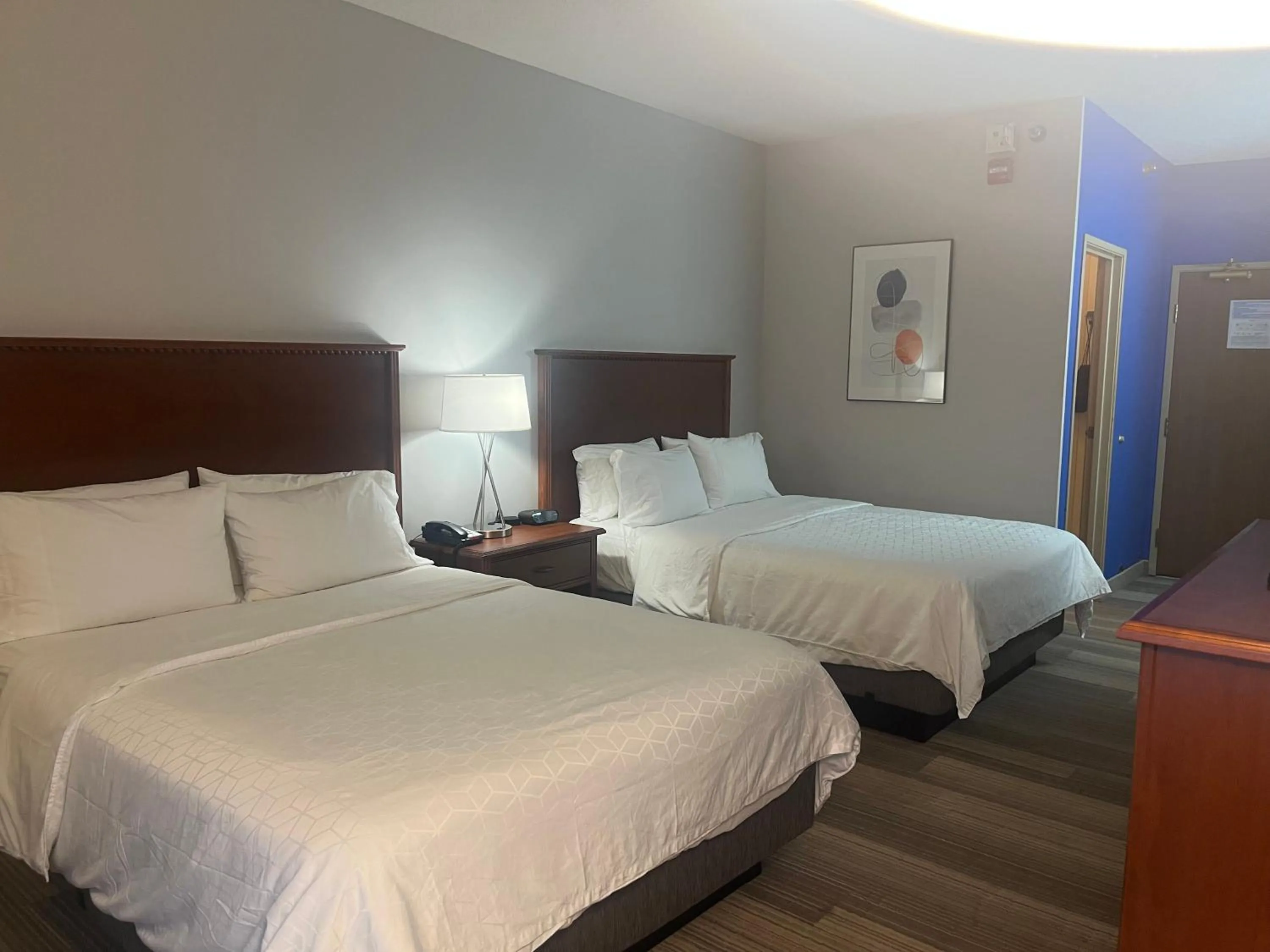 Bed in Holiday Inn Express Hotel & Suites Sioux Falls At Empire Mall by IHG