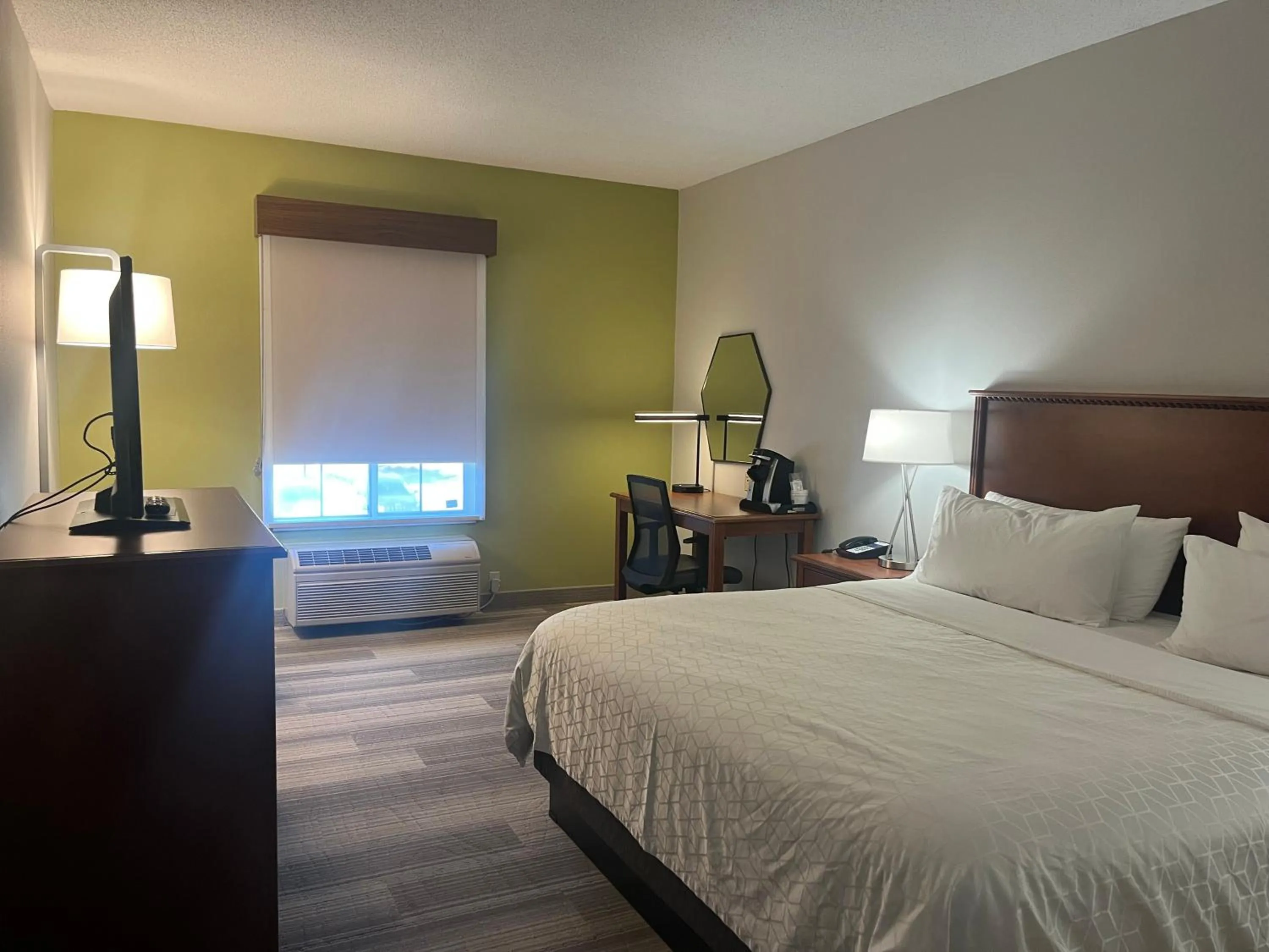 Bed in Holiday Inn Express Hotel & Suites Sioux Falls At Empire Mall by IHG