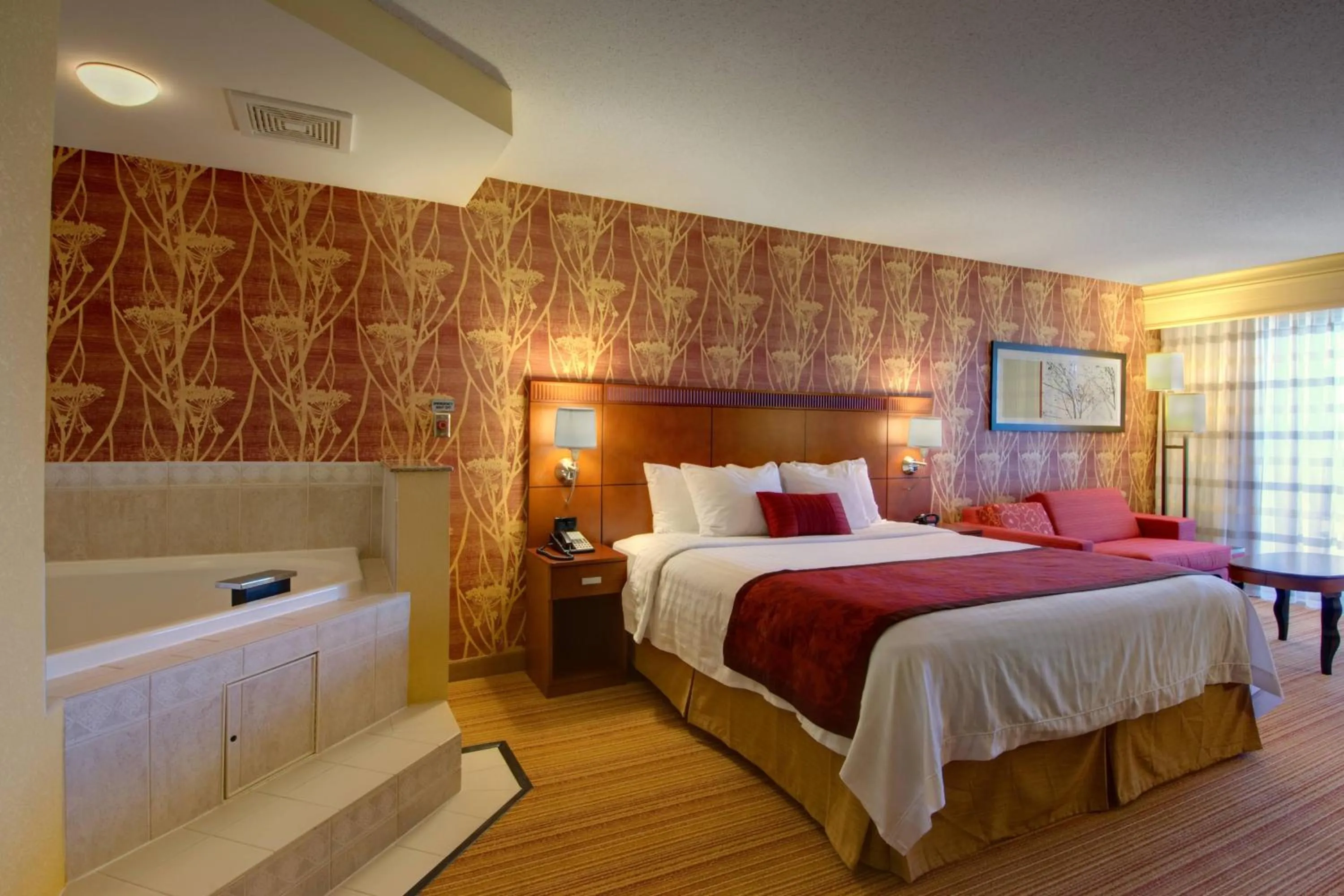 Photo of the whole room, Bed in Courtyard by Marriott Madison East