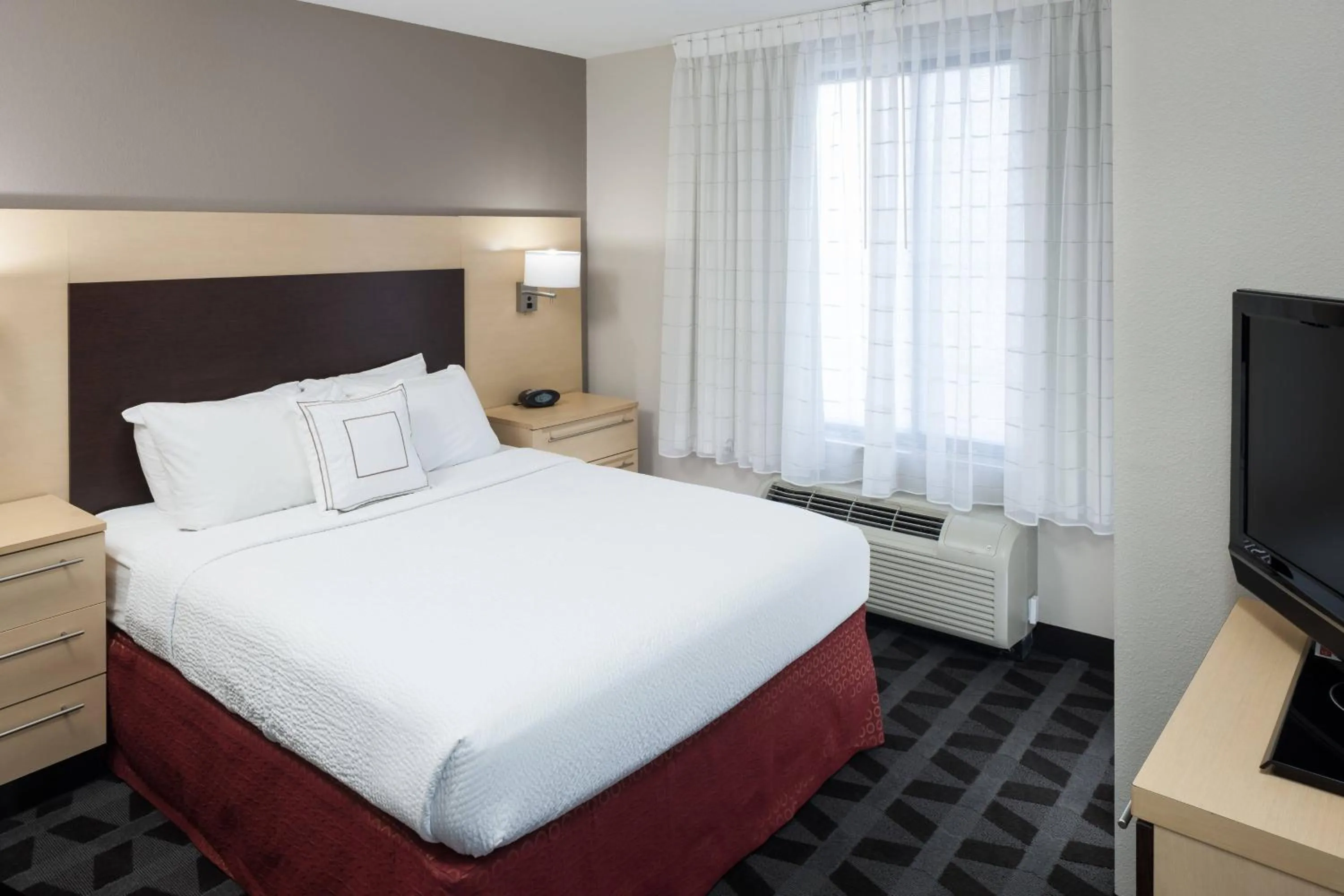 Bedroom, Bed in TownePlace Suites Columbia Southeast / Fort Jackson