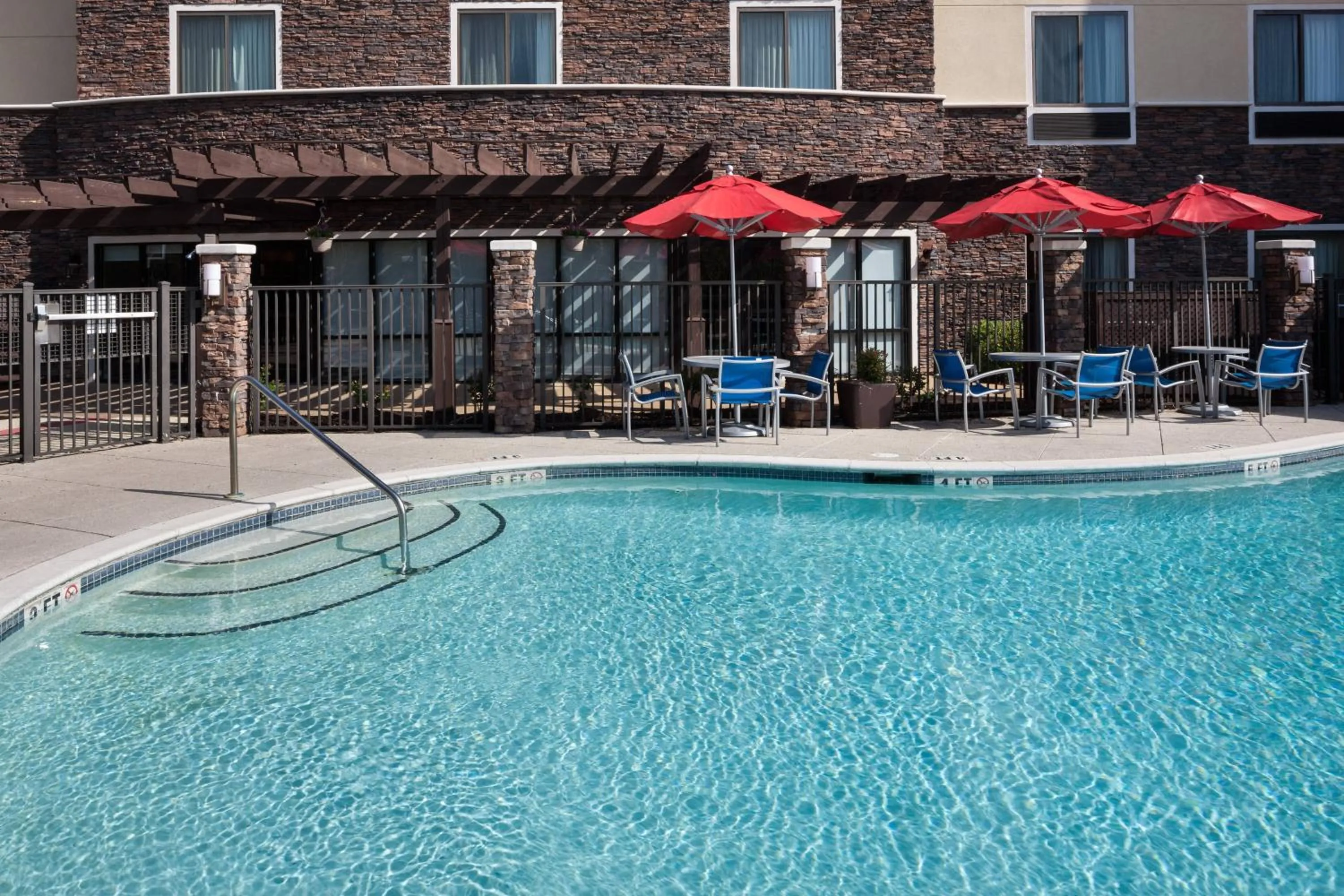 Swimming pool in TownePlace Suites Columbia Southeast / Fort Jackson