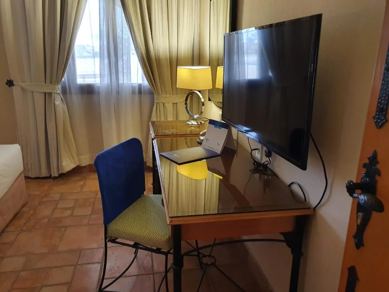 TV and multimedia in Mena Holiday Beach Resort Half Moon