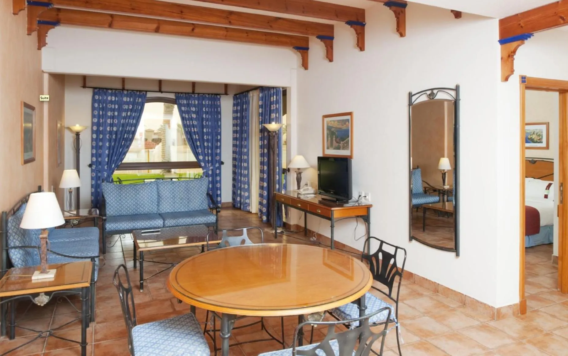 Dining area in Mena Holiday Beach Resort Half Moon