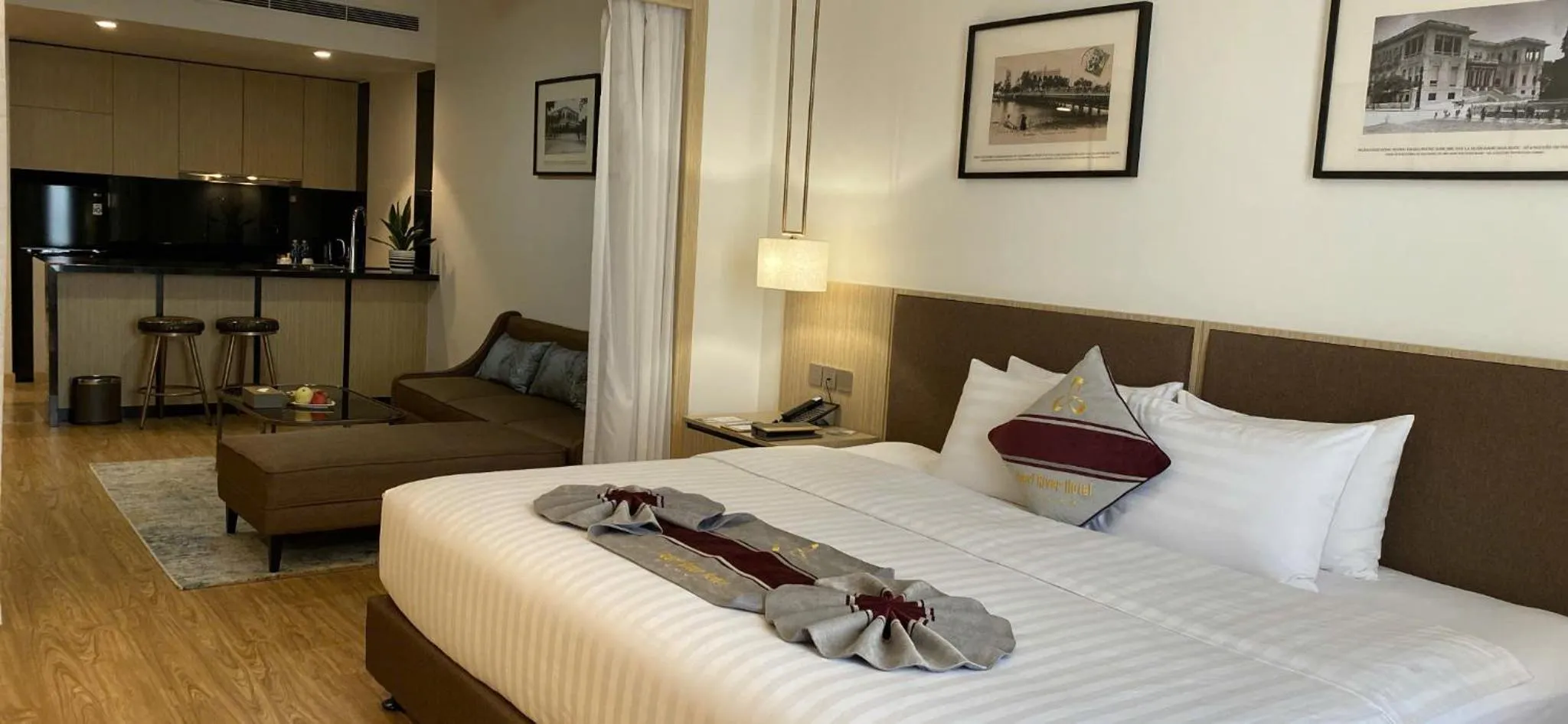 Bed in Pearl River Hotel