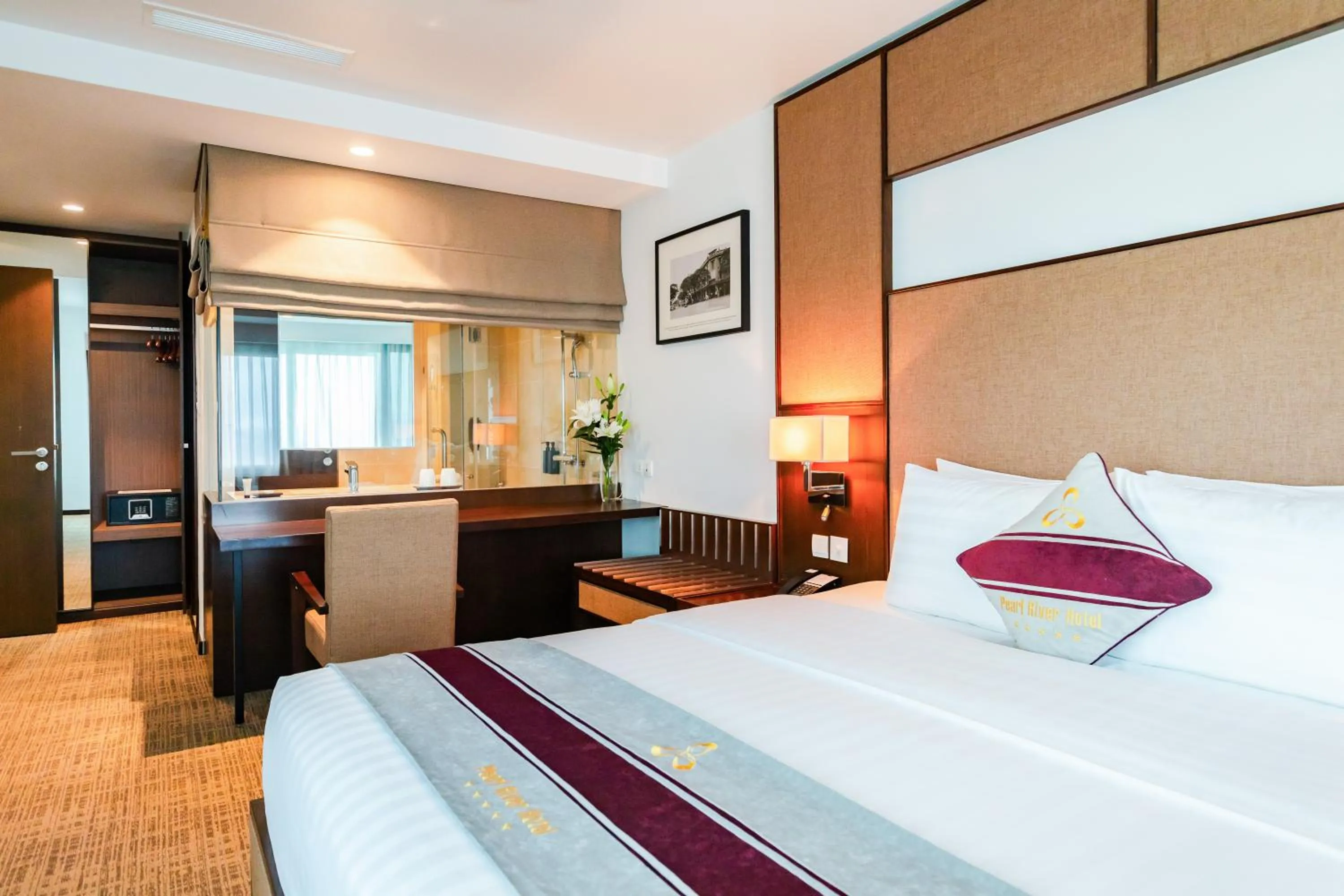 Bed in Pearl River Hotel