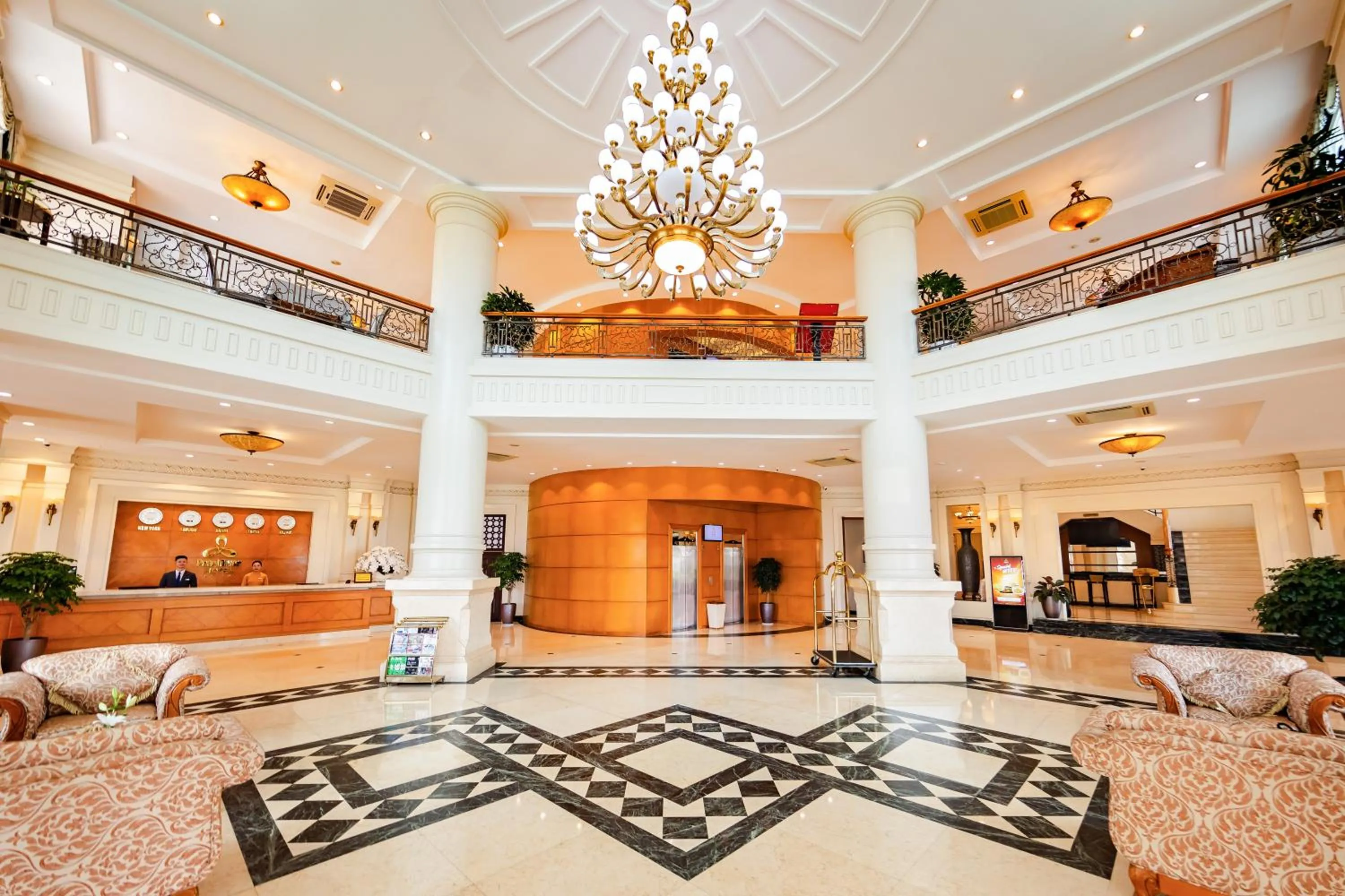 Lobby or reception in Pearl River Hotel