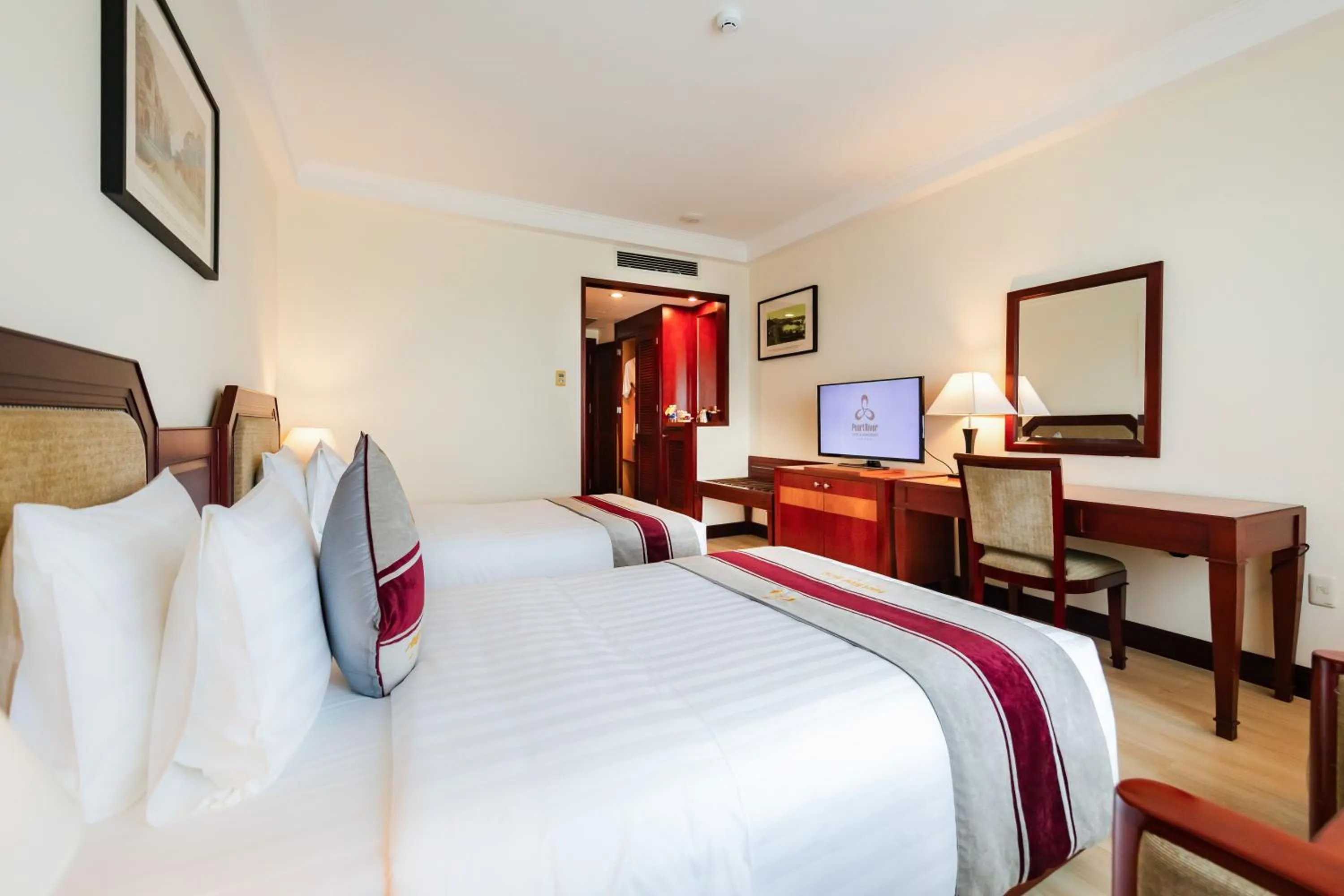 Bed in Pearl River Hotel