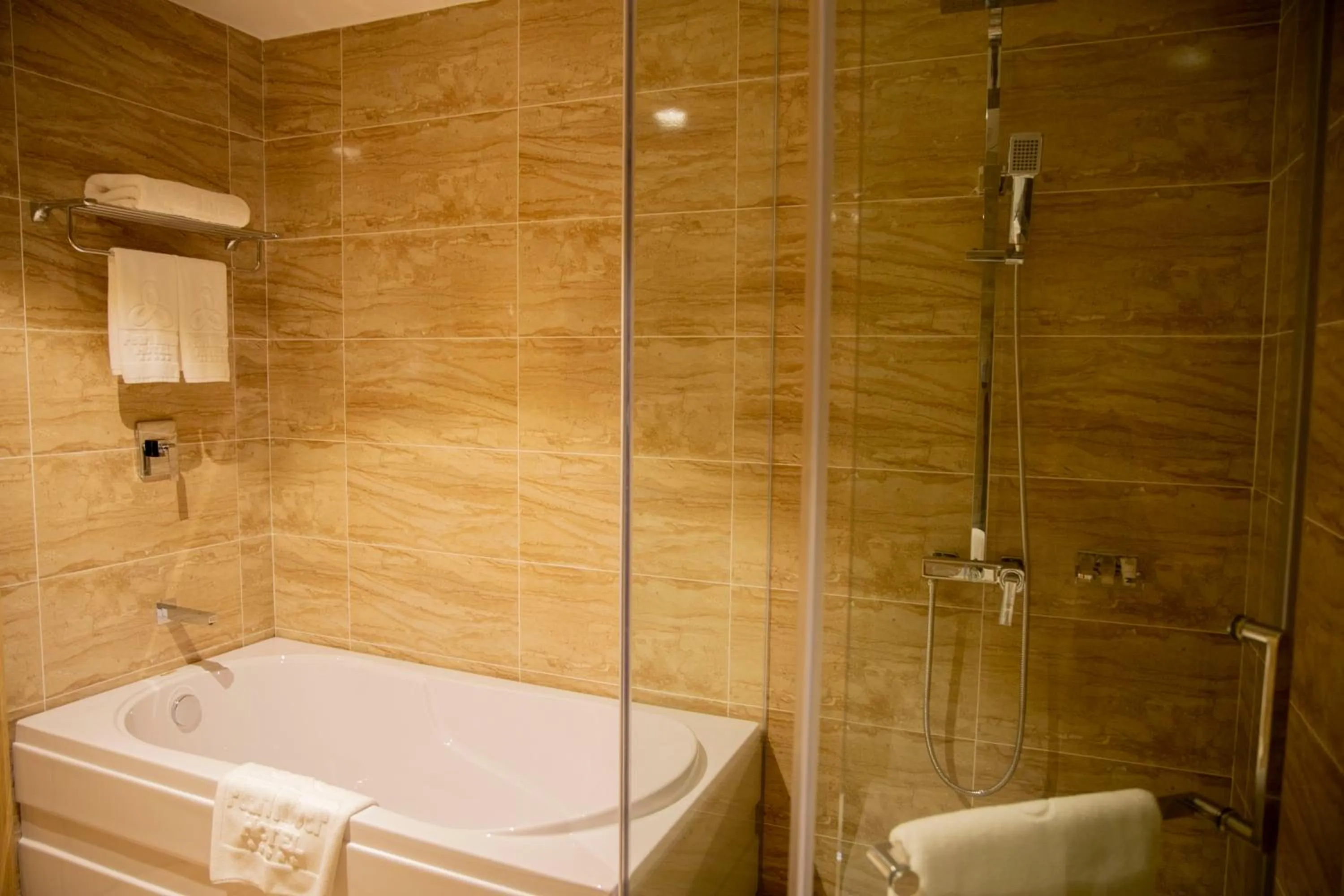 Shower in Pearl River Hotel