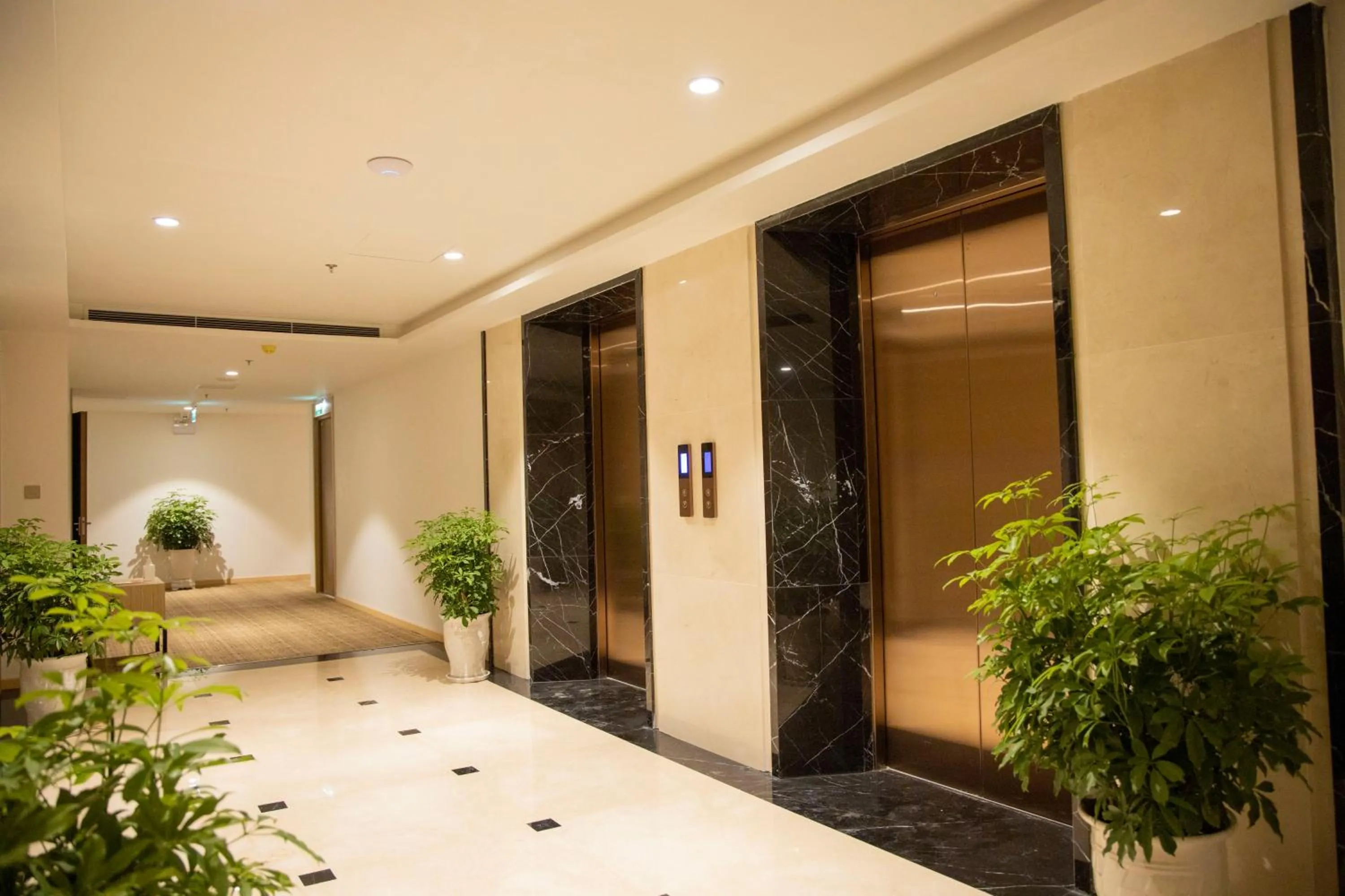 elevator in Pearl River Hotel