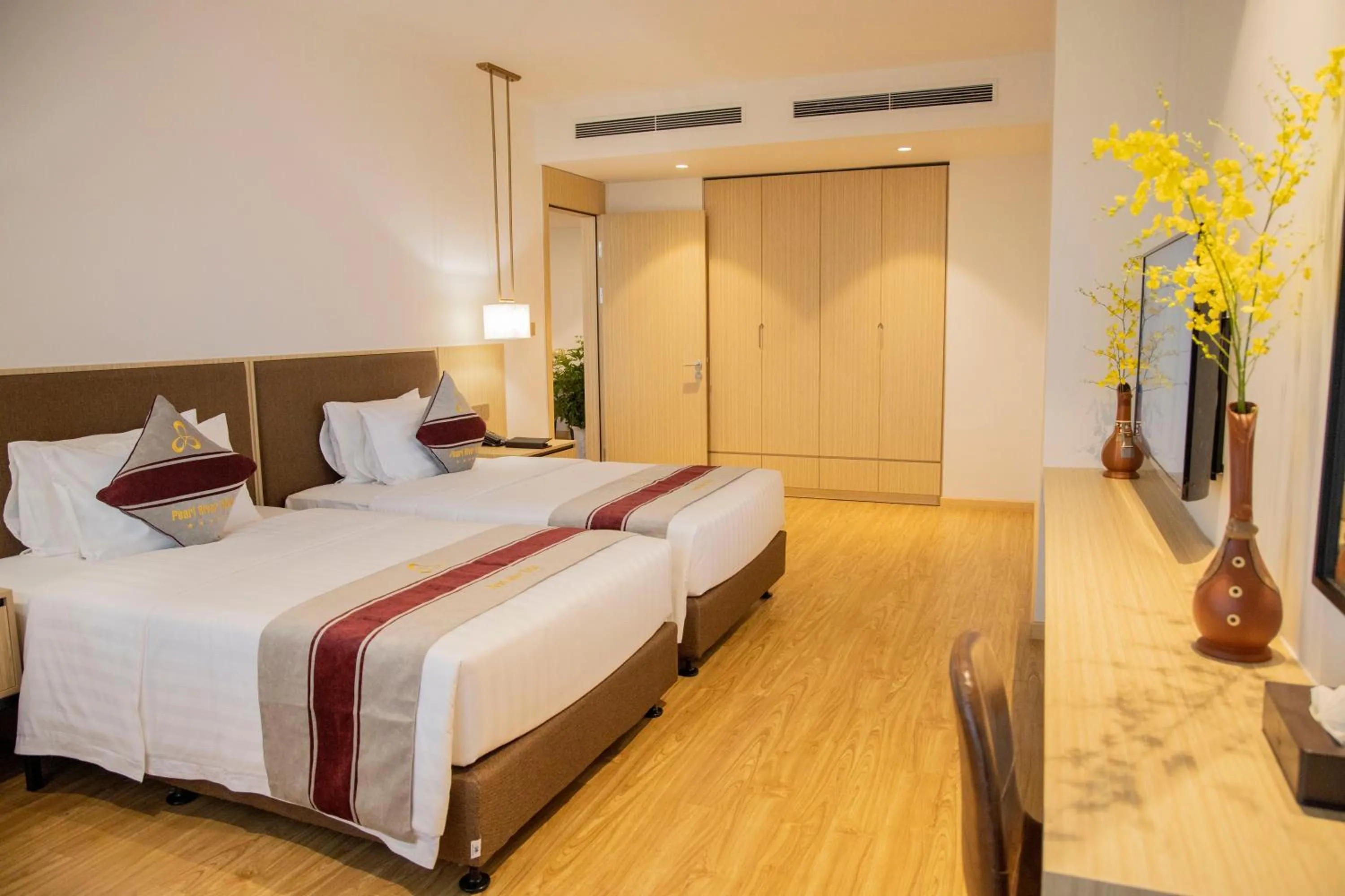 Bed in Pearl River Hotel