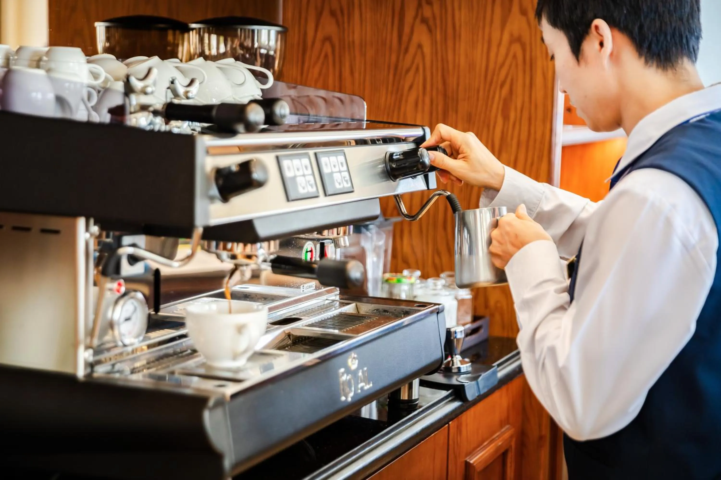 Coffee/tea facilities in Pearl River Hotel