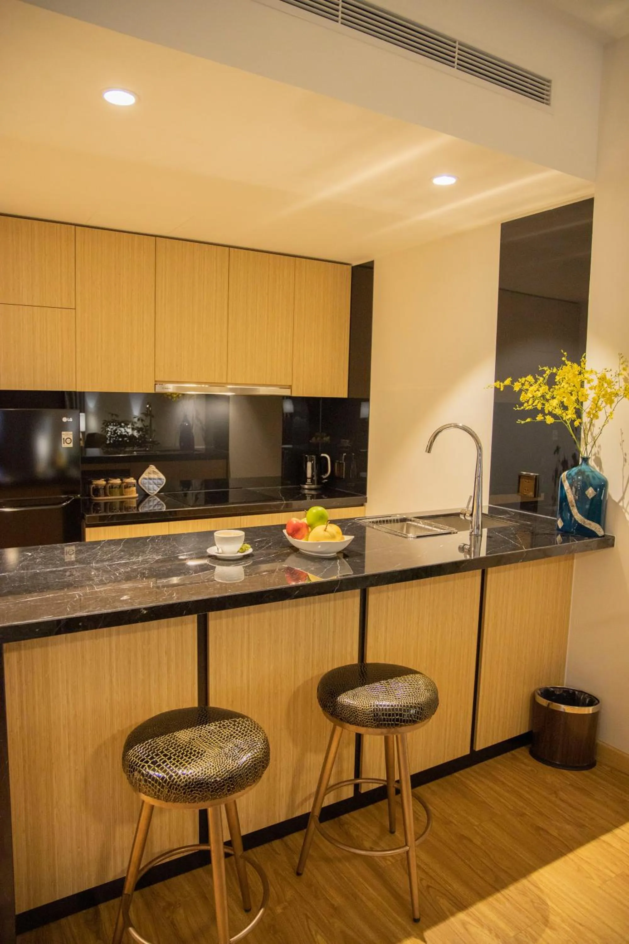 Kitchen or kitchenette in Pearl River Hotel