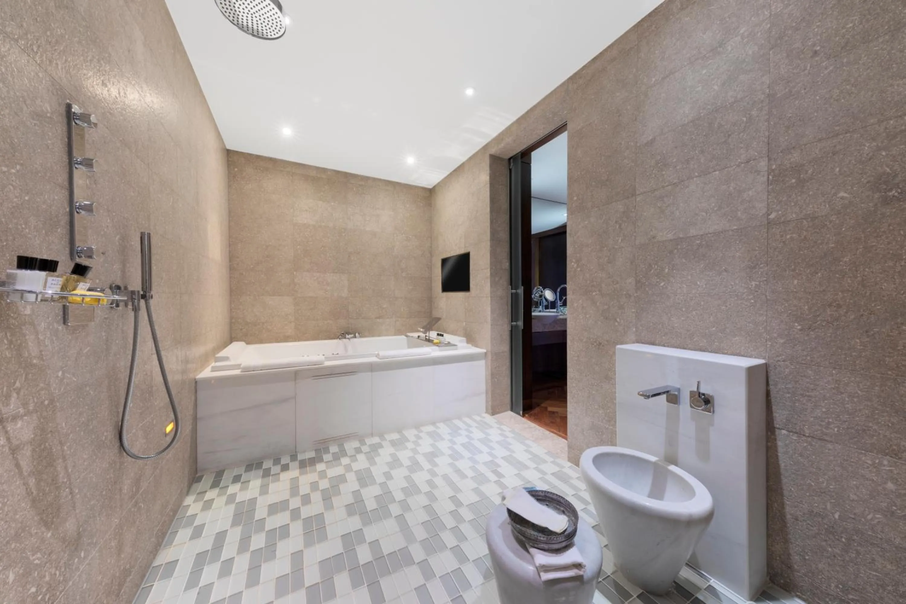 Shower, Bed in Park Hyatt Istanbul - Macka Palas