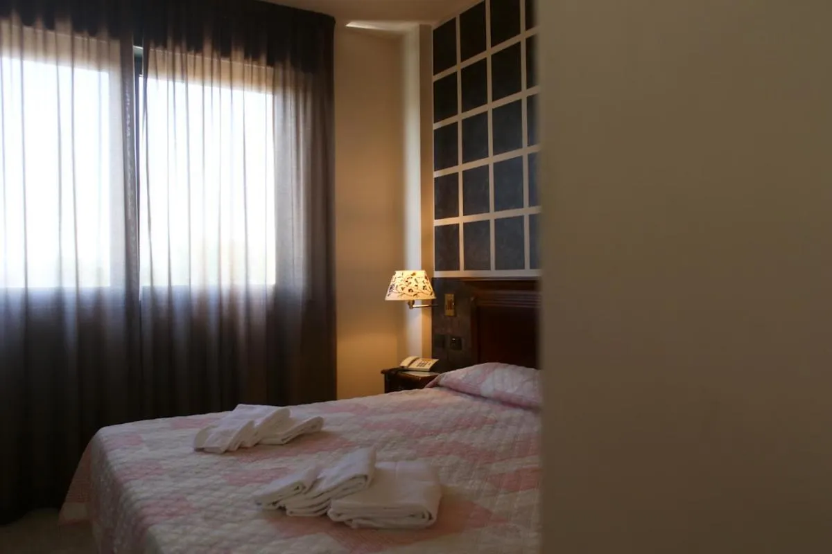 Bedroom, Bed in Hotel Fidenza