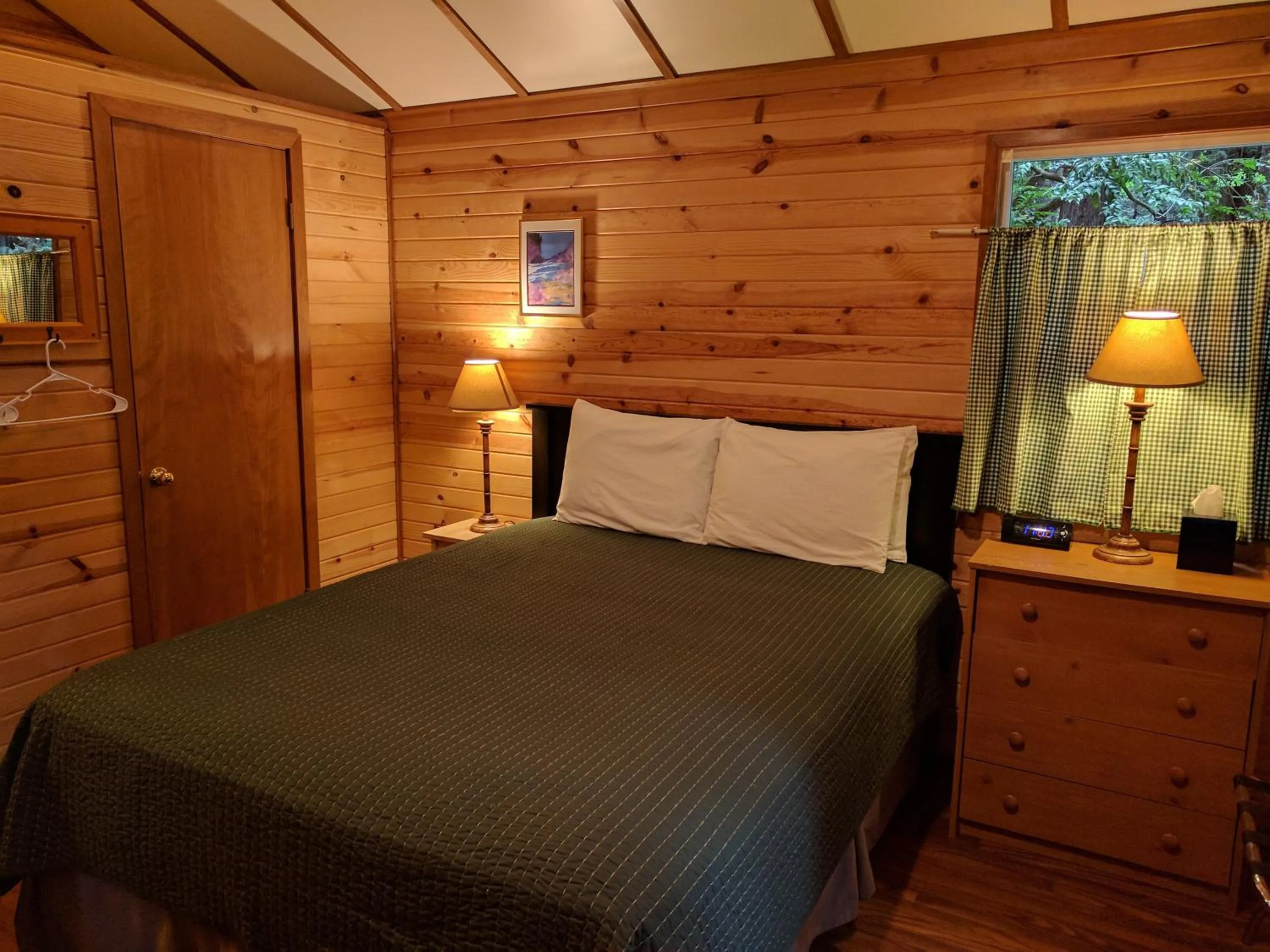 Photo of the whole room, Bed in Emerald Forest Cabins