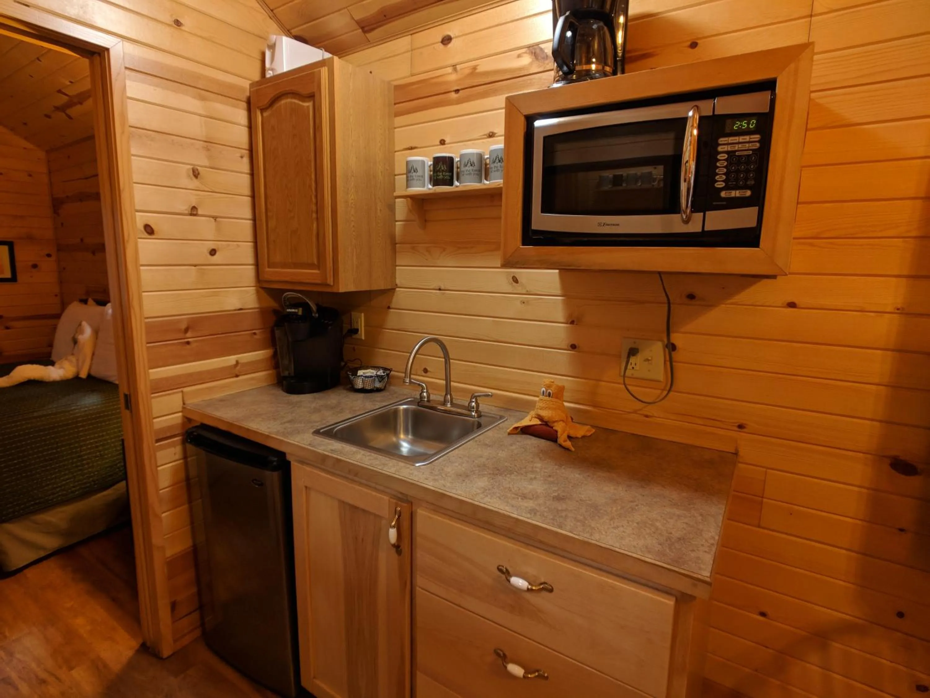 Coffee/tea facilities in Emerald Forest Cabins