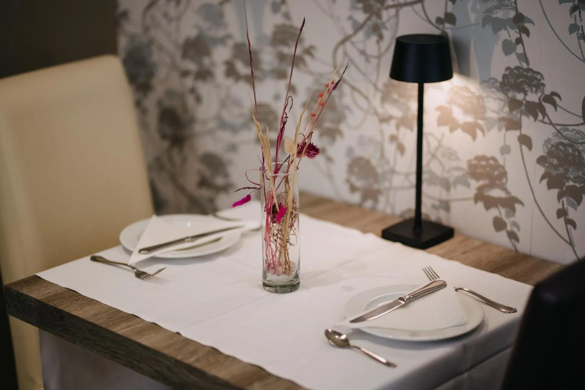 Restaurant/places to eat in Hotel Lalla Beauty & Relax