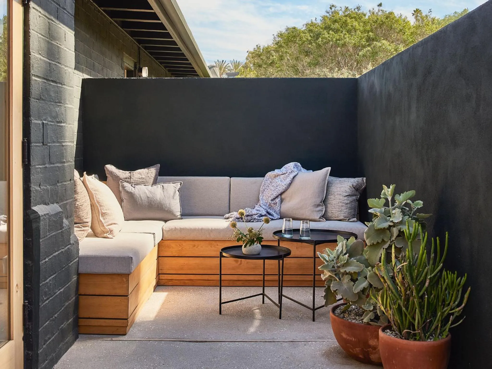 Patio in Hotel June Malibu