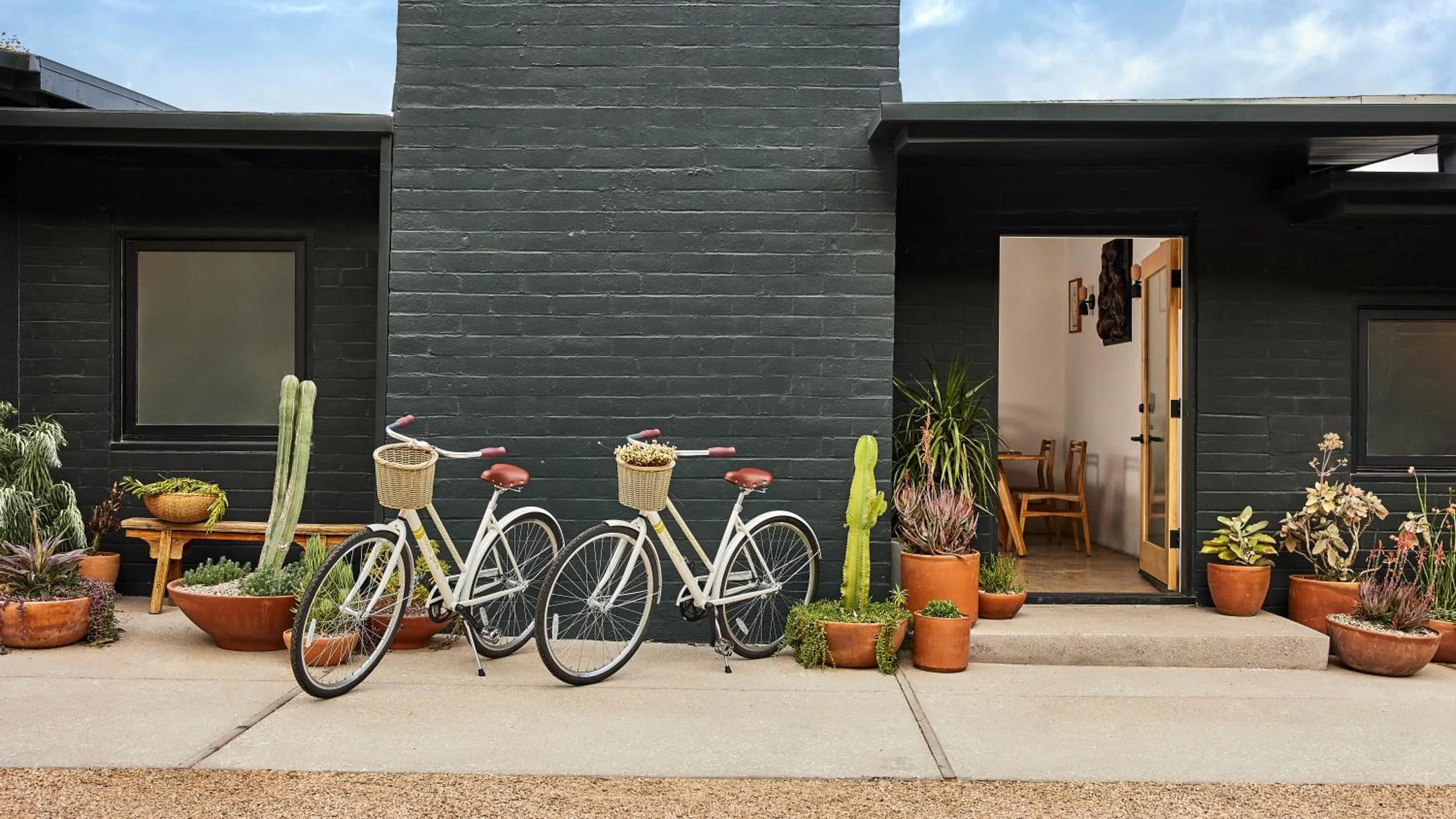 Facade/entrance in Hotel June Malibu