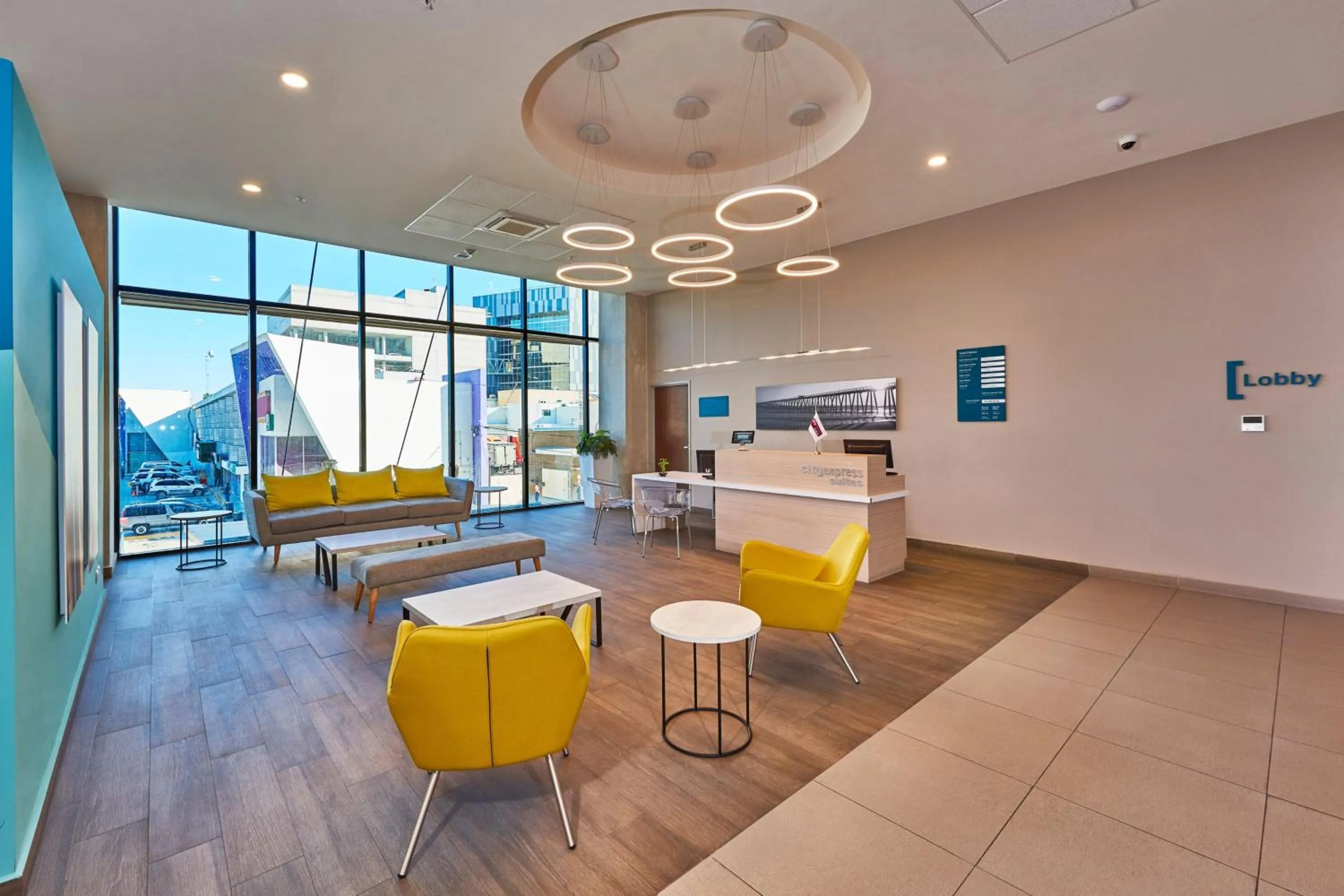Lobby or reception in City Express Suites by Marriott Tijuana Rio