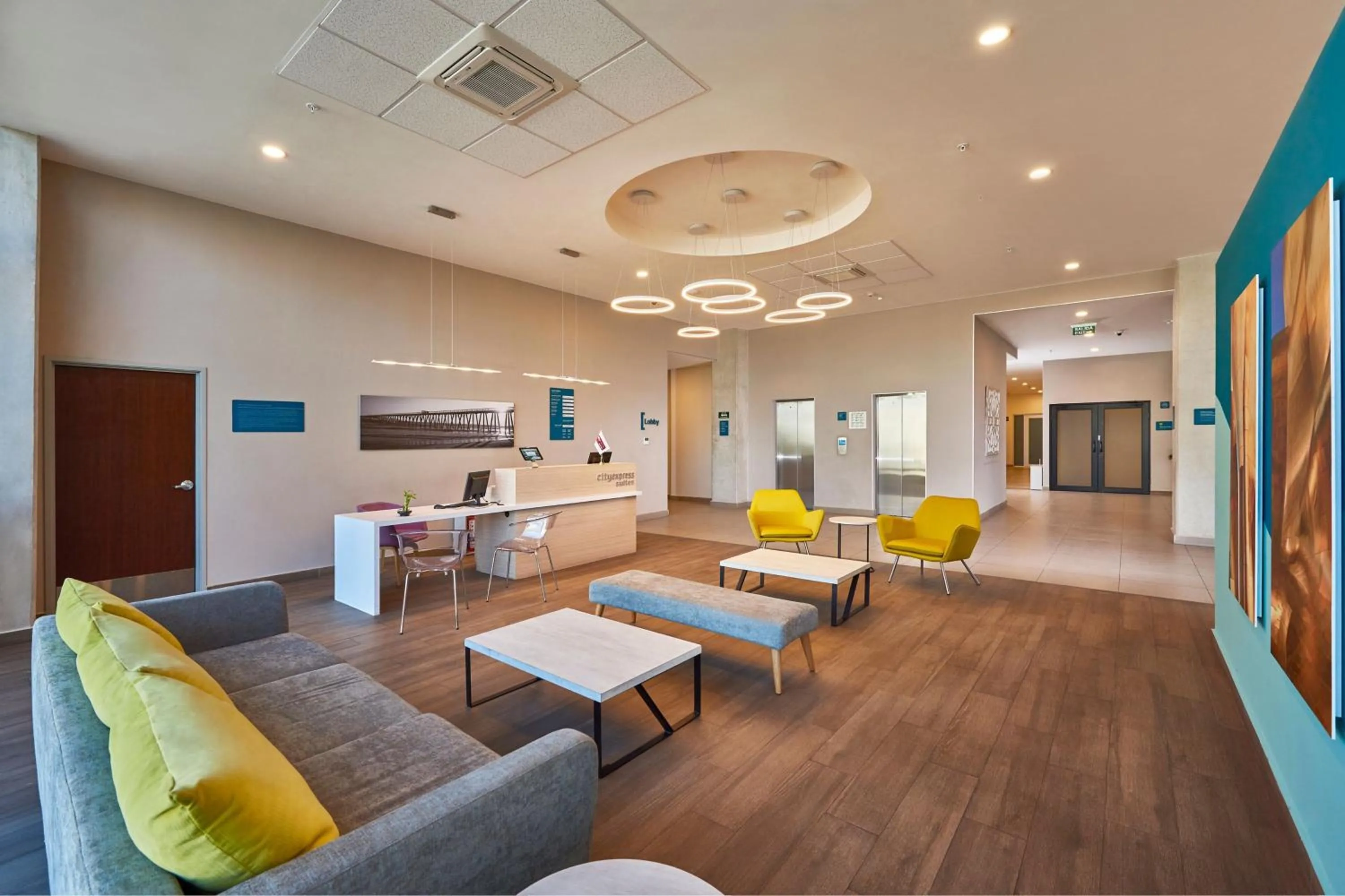Lobby or reception in City Express Suites by Marriott Tijuana Rio