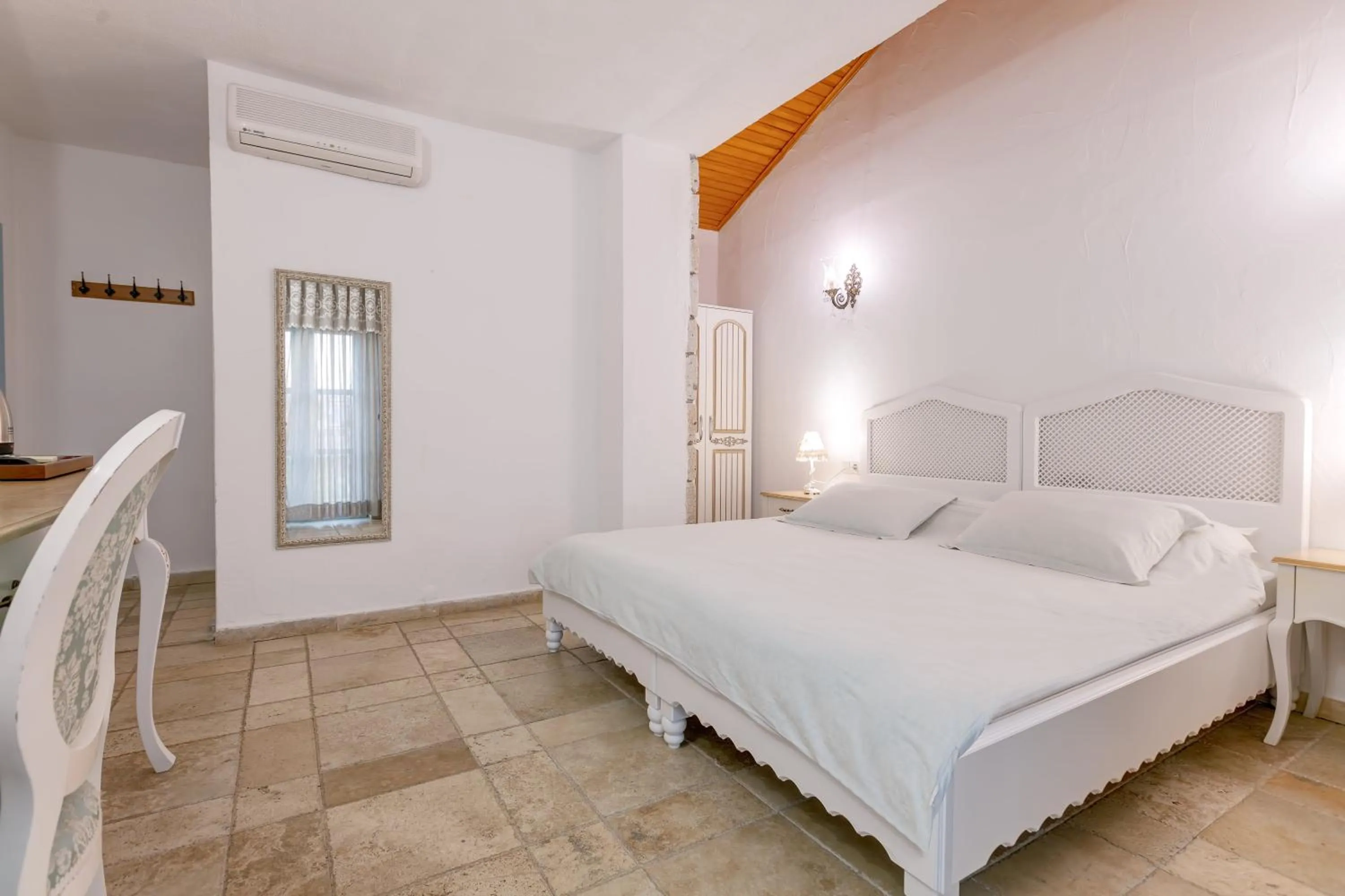 Photo of the whole room, Bed in Villa Fora Hotel