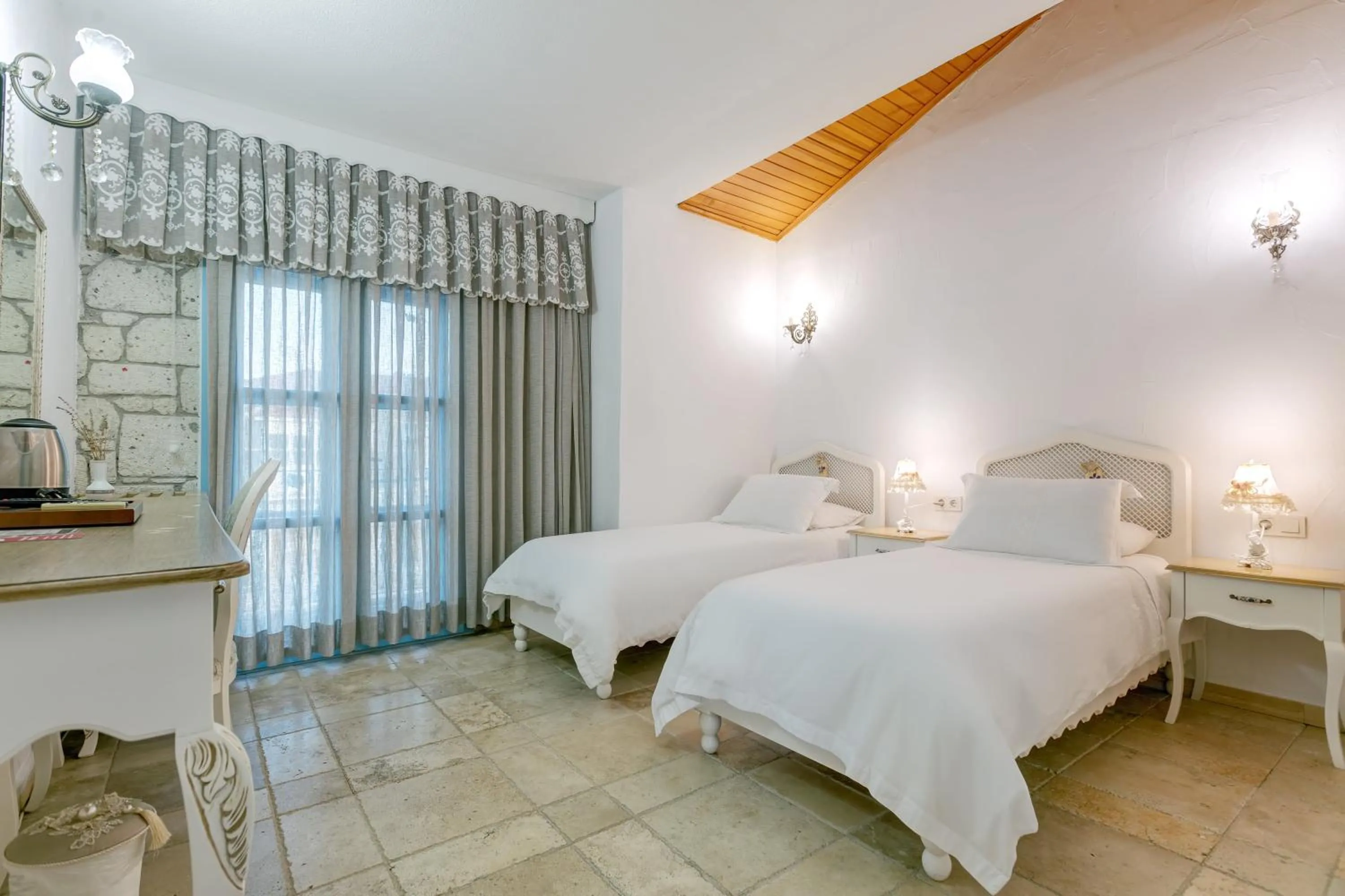 Photo of the whole room, Bed in Villa Fora Hotel