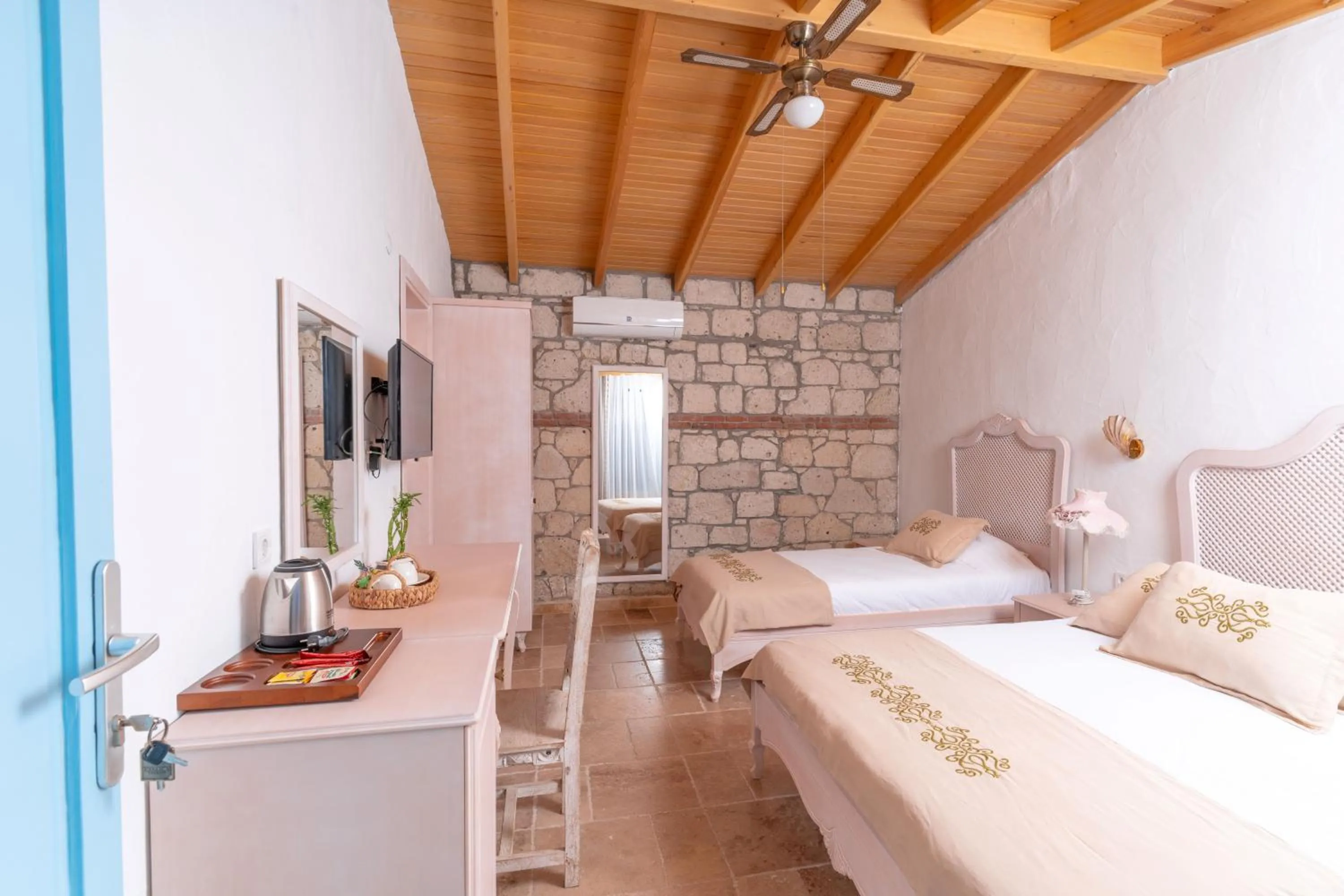 Property building, Bed in Villa Fora Hotel