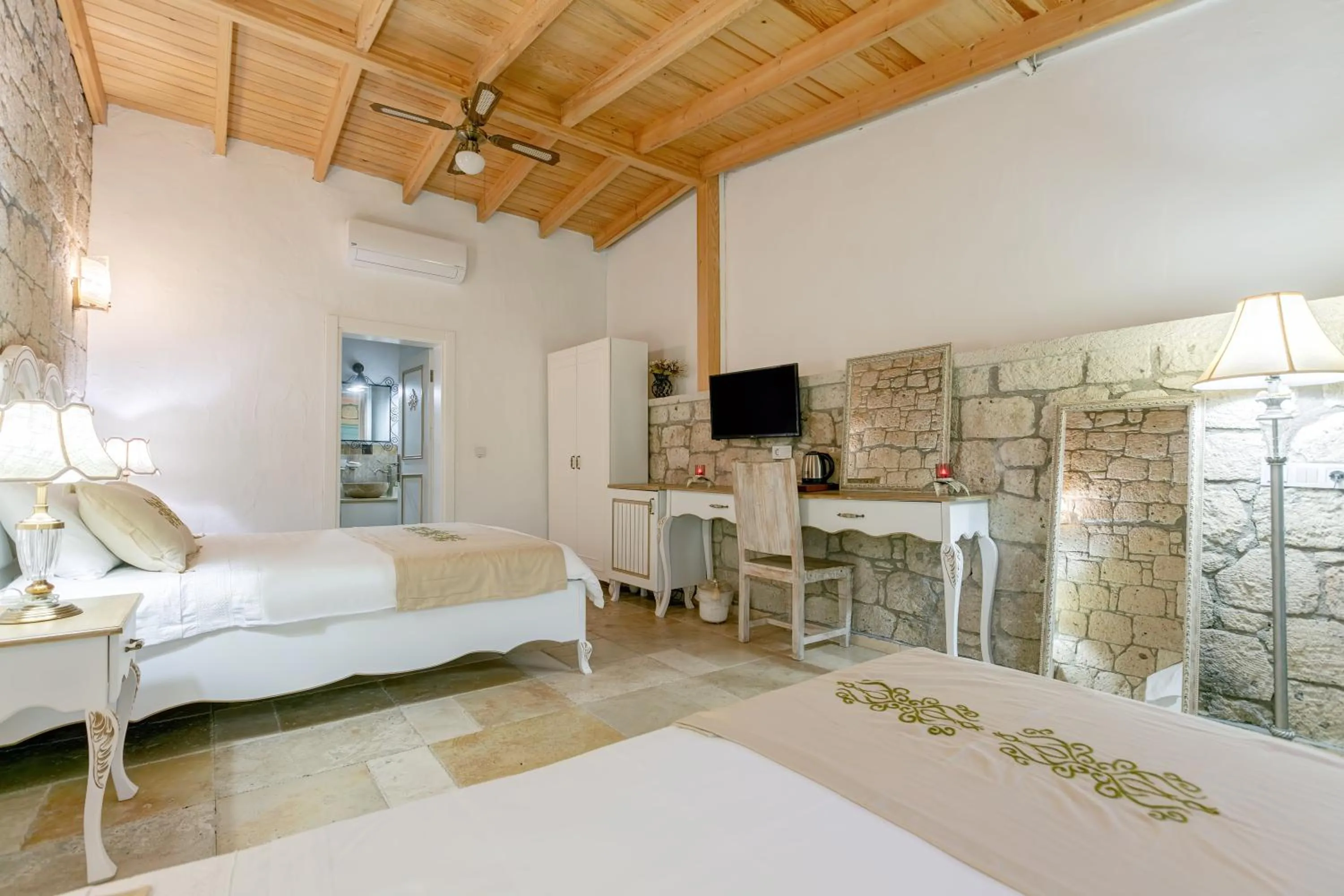 Photo of the whole room, Bed in Villa Fora Hotel