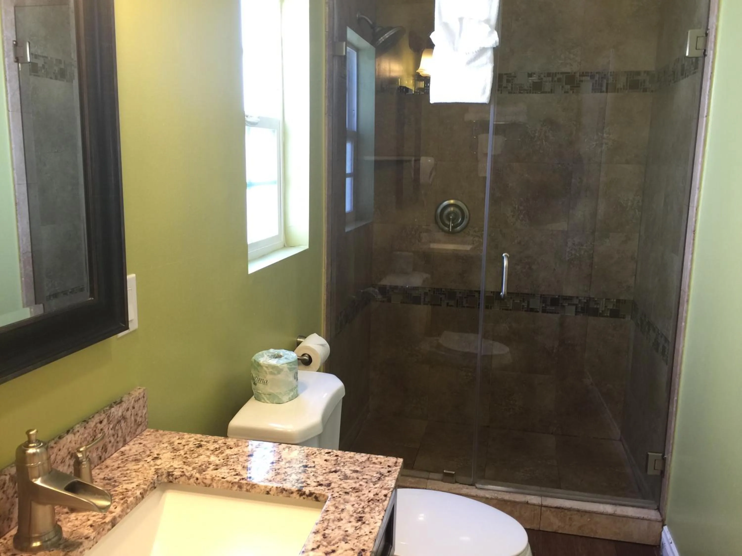 Day in El Royale Hotel - Near Universal Studios Hollywood