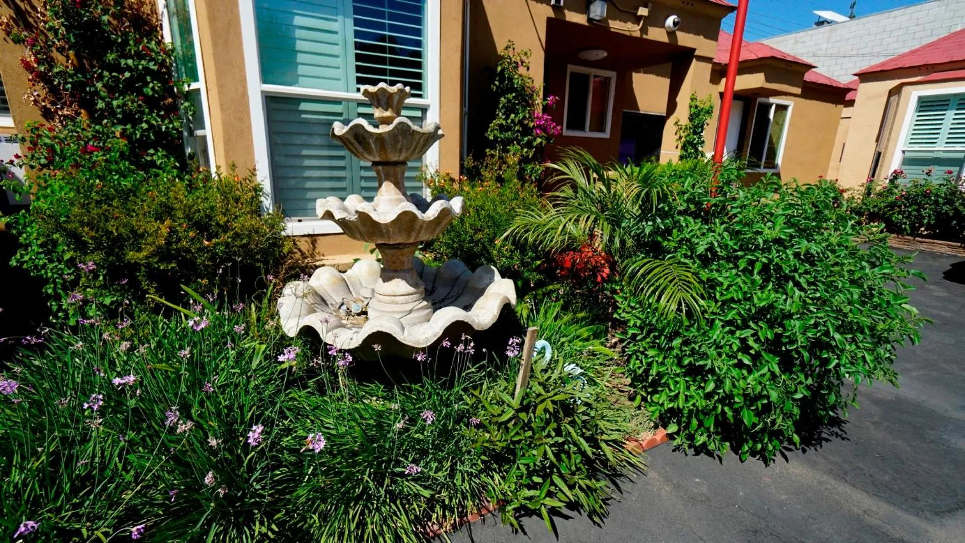 Property building in El Royale Hotel - Near Universal Studios Hollywood