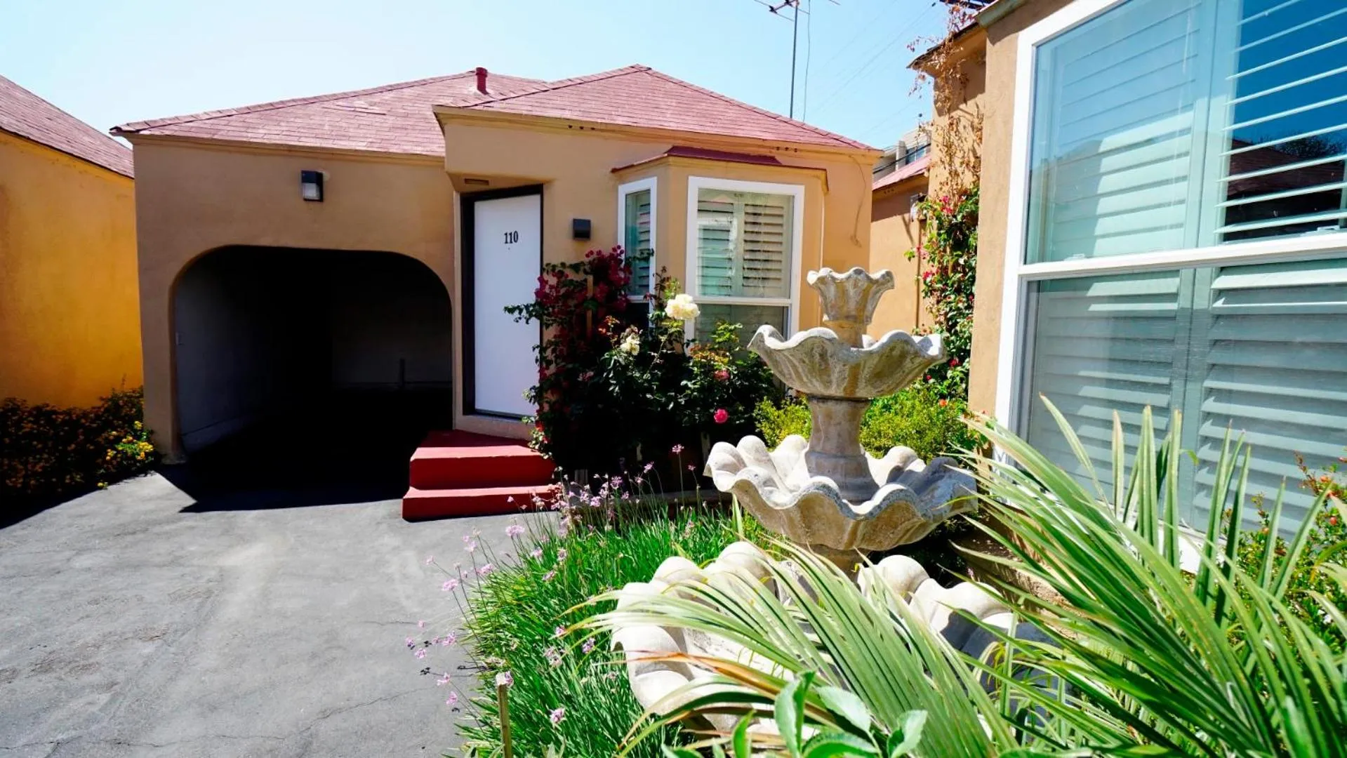 Property building in El Royale Hotel - Near Universal Studios Hollywood