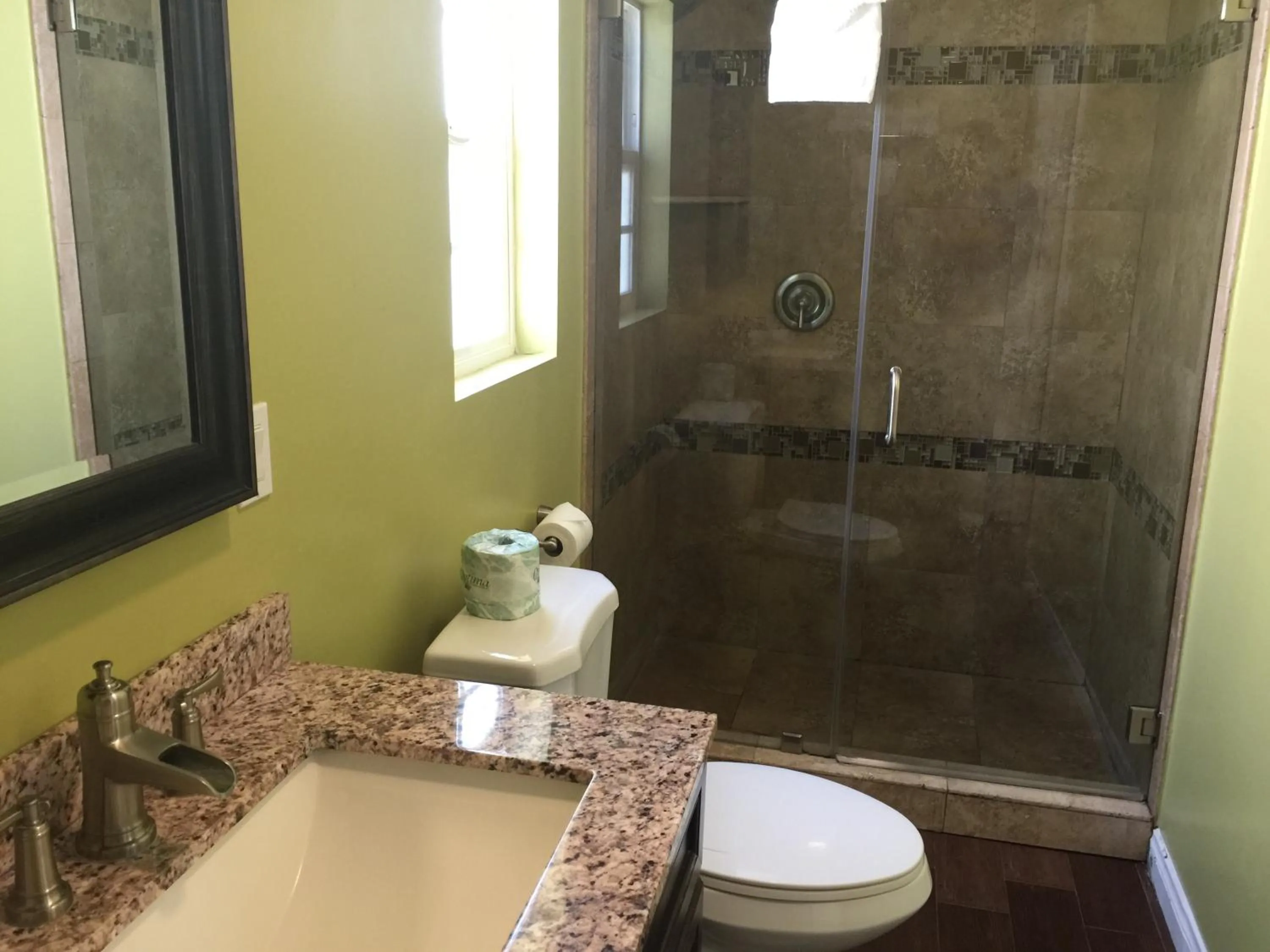 Day in El Royale Hotel - Near Universal Studios Hollywood