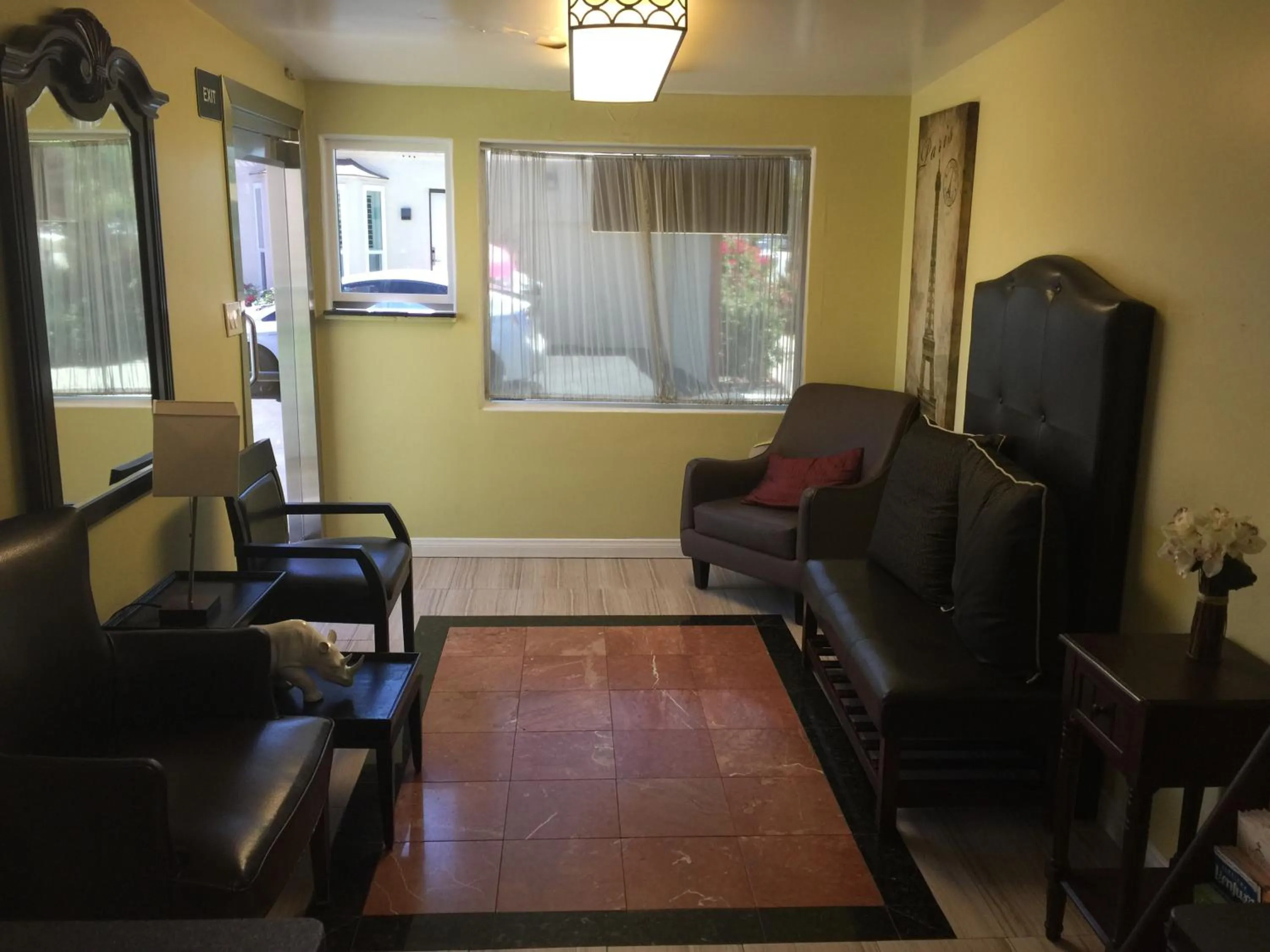 Day in El Royale Hotel - Near Universal Studios Hollywood