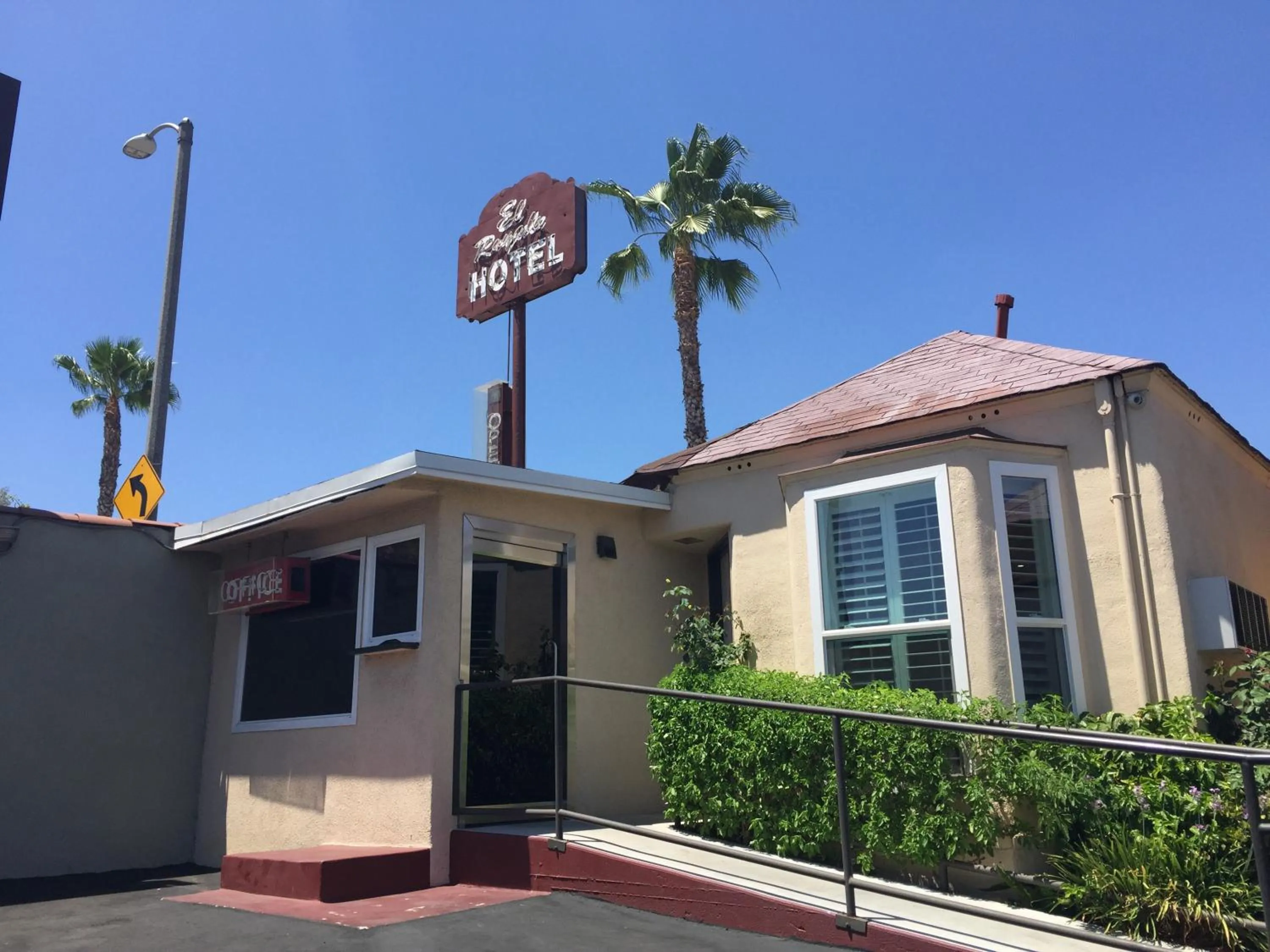 Facade/entrance in El Royale Hotel - Near Universal Studios Hollywood