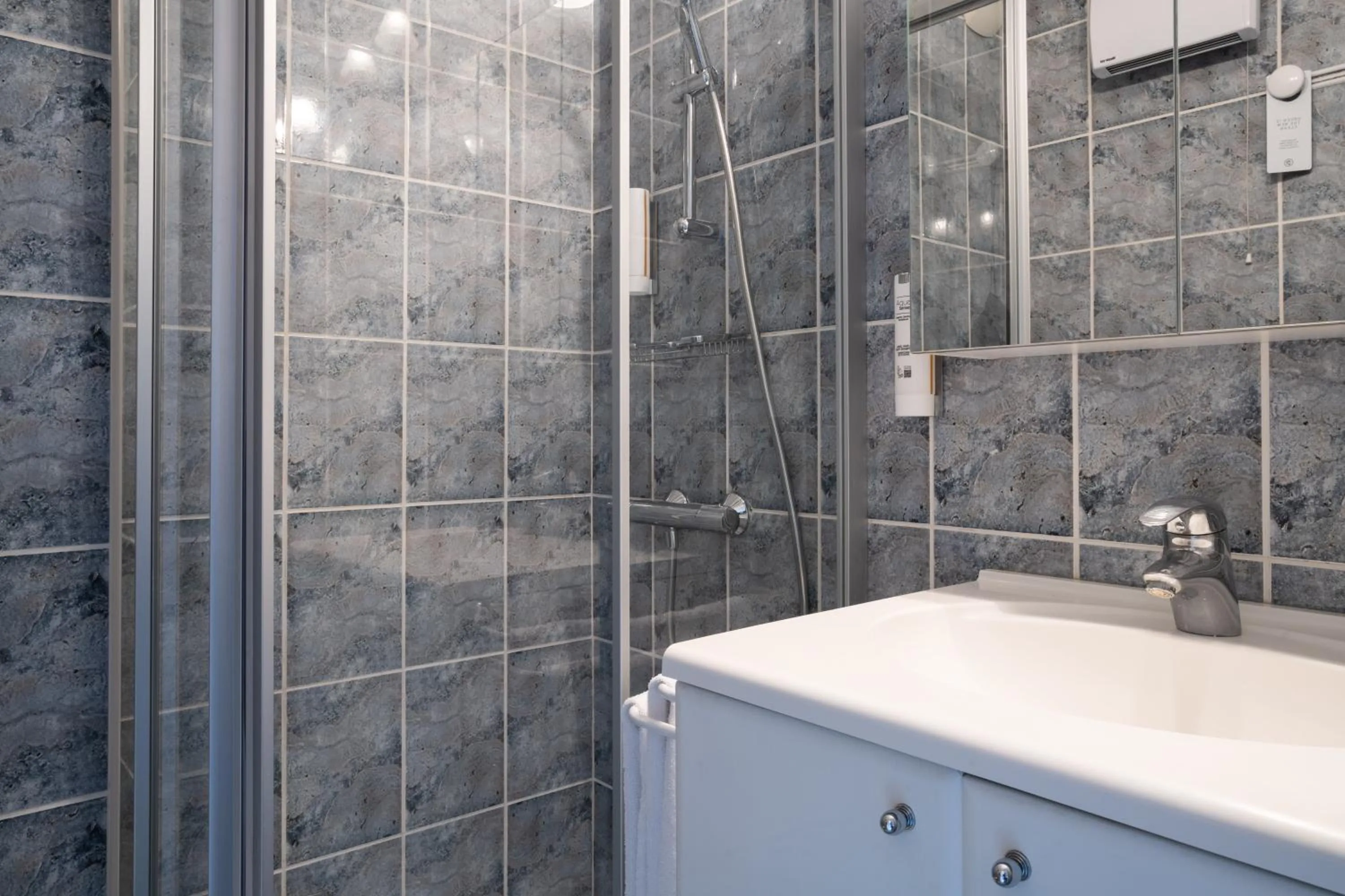 Bathroom in Tulip Inn Beaune