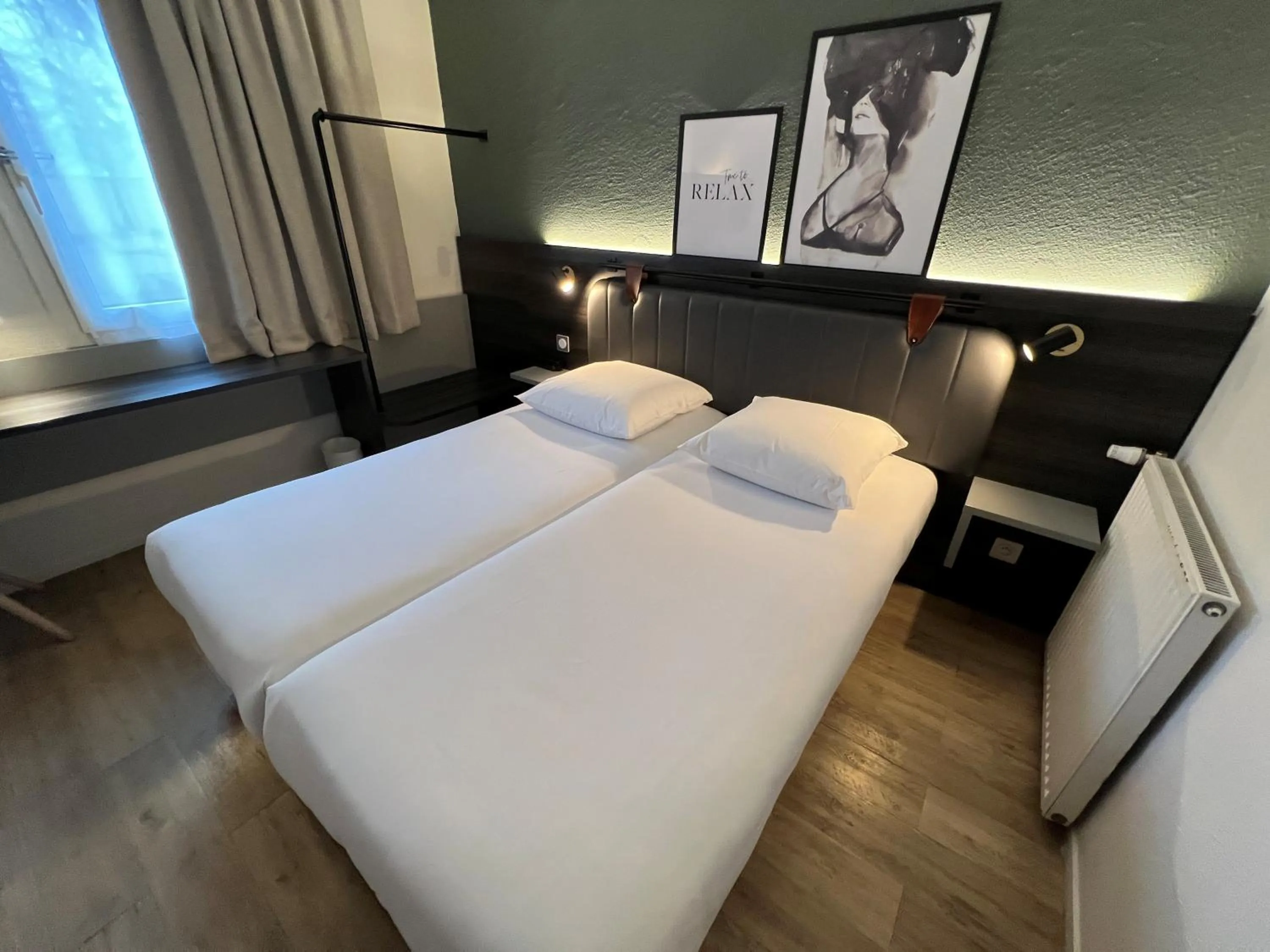 Photo of the whole room, Bed in Tulip Inn Beaune