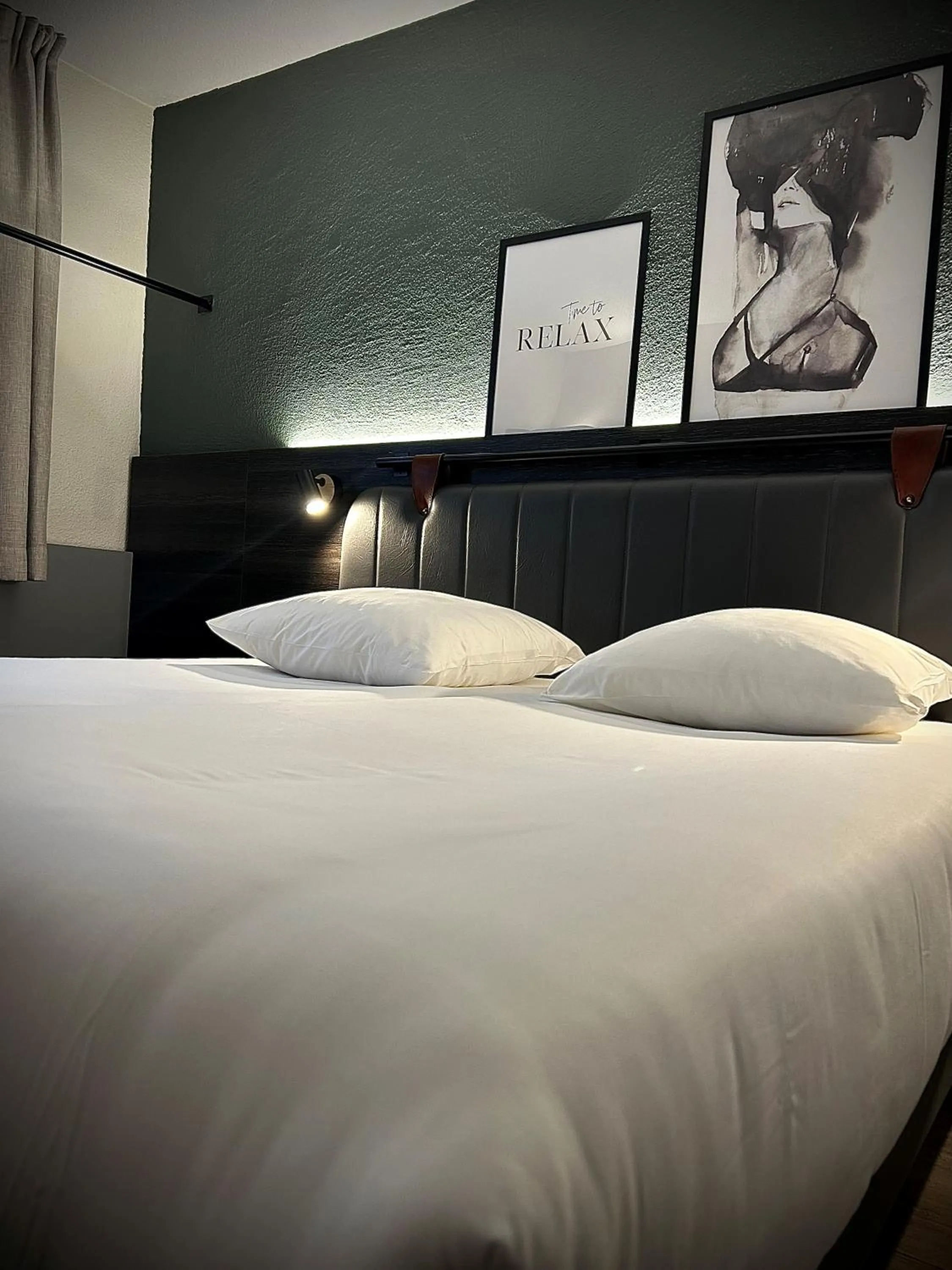 Photo of the whole room, Bed in Tulip Inn Beaune