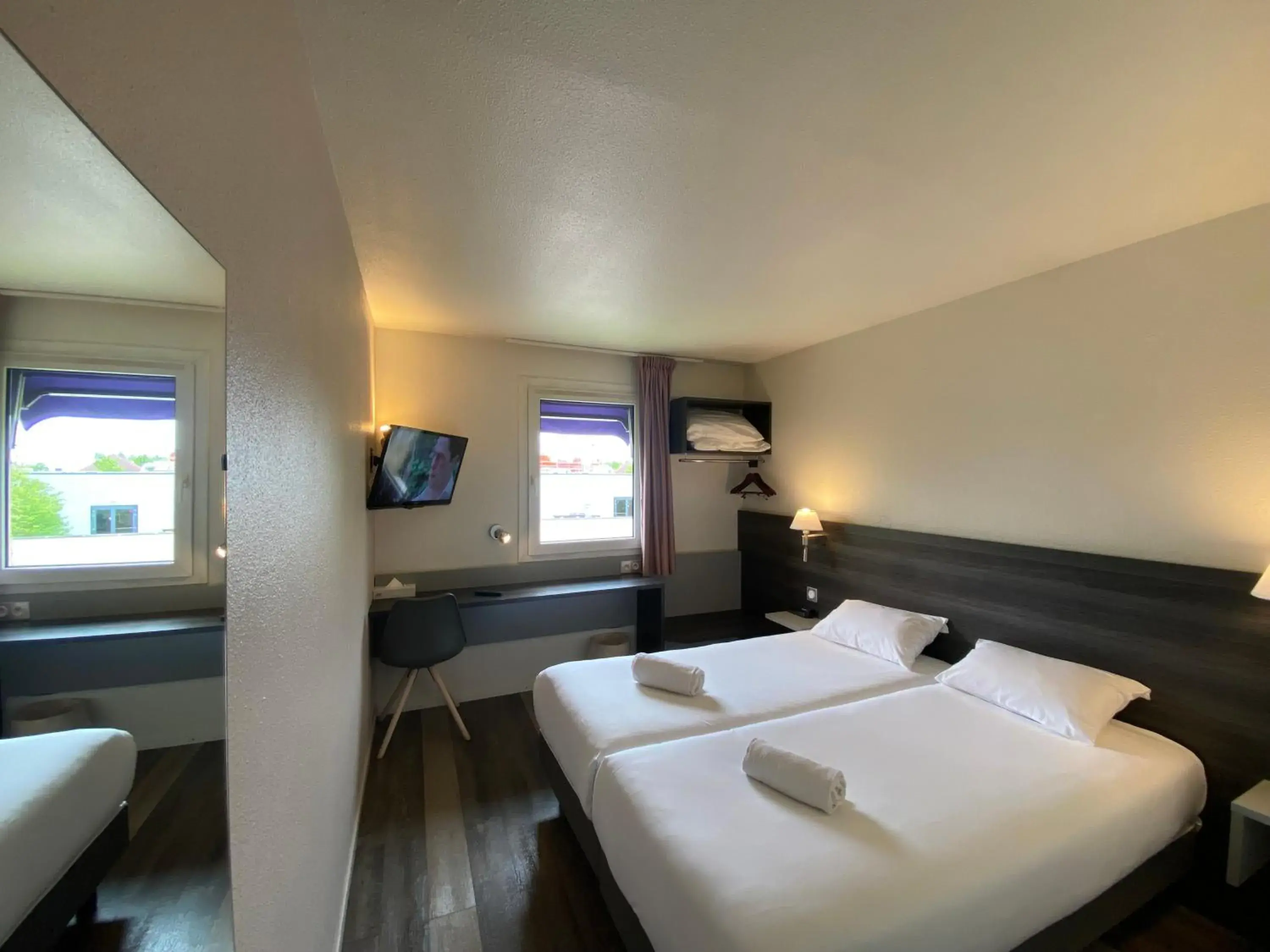 Twin Room in Tulip Inn Beaune Twin Room in Tulip Inn Beaune