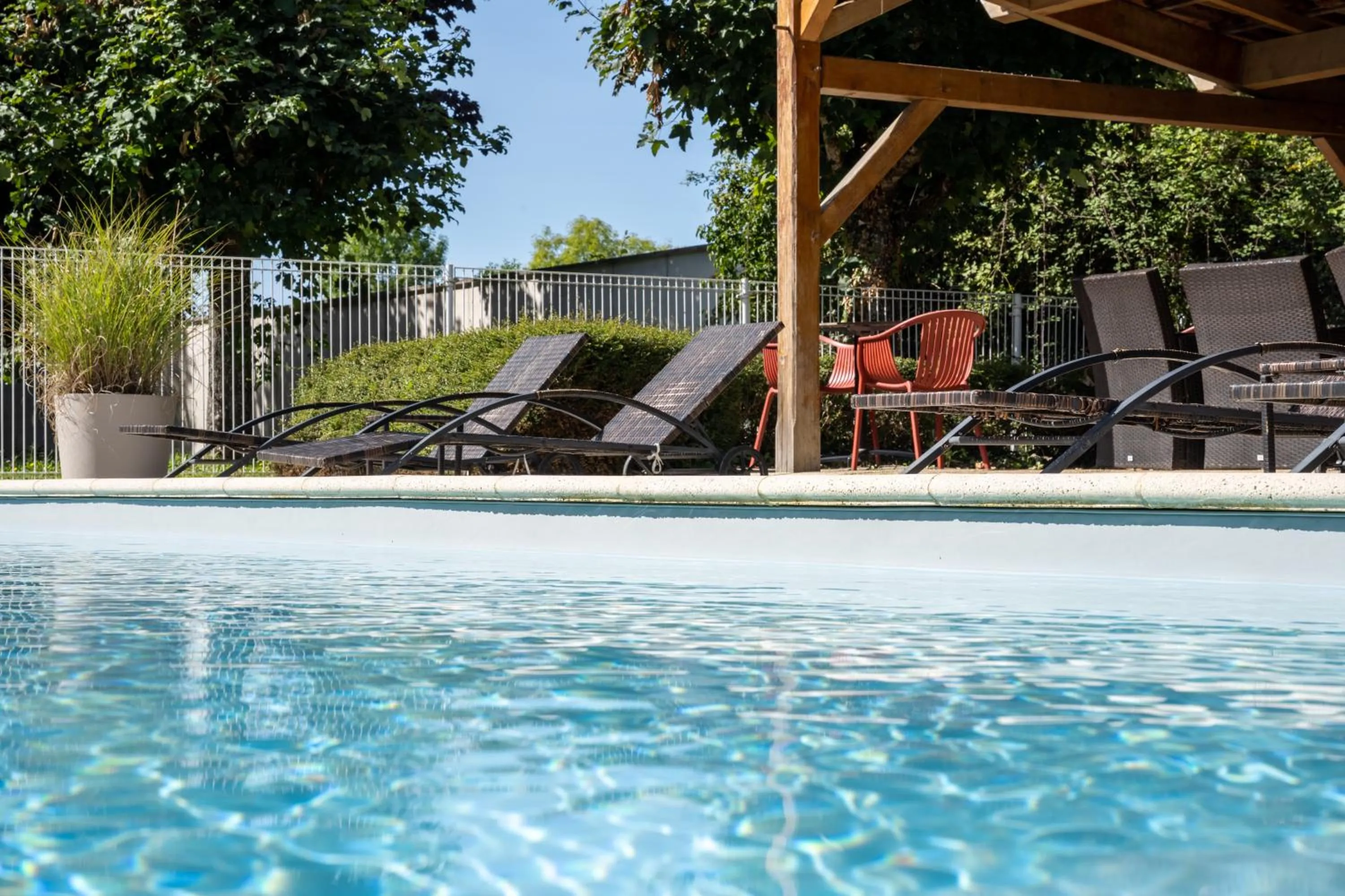 Swimming pool in Tulip Inn Beaune