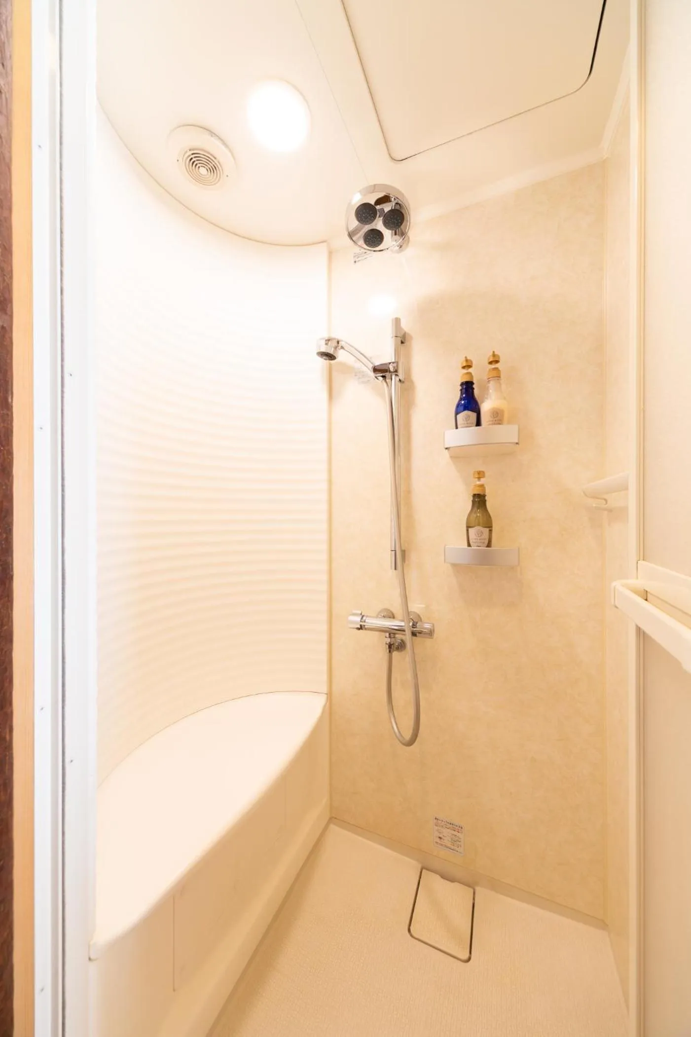 Bathroom in Phoenix Hotel by HHG