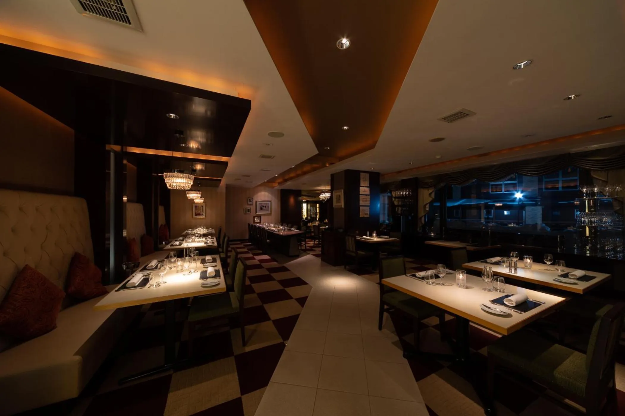 Restaurant/places to eat in Phoenix Hotel by HHG