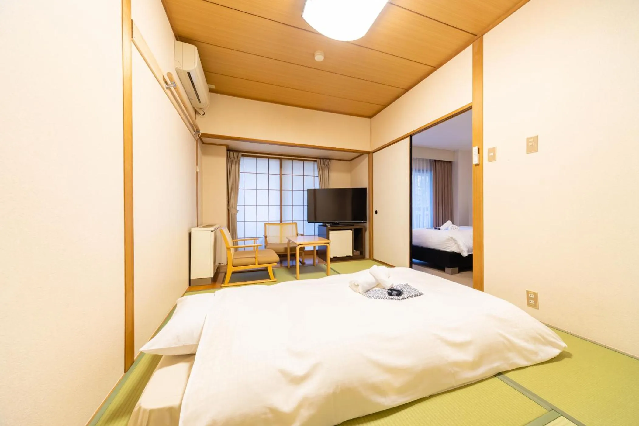 Photo of the whole room, Bed in Phoenix Hotel by HHG