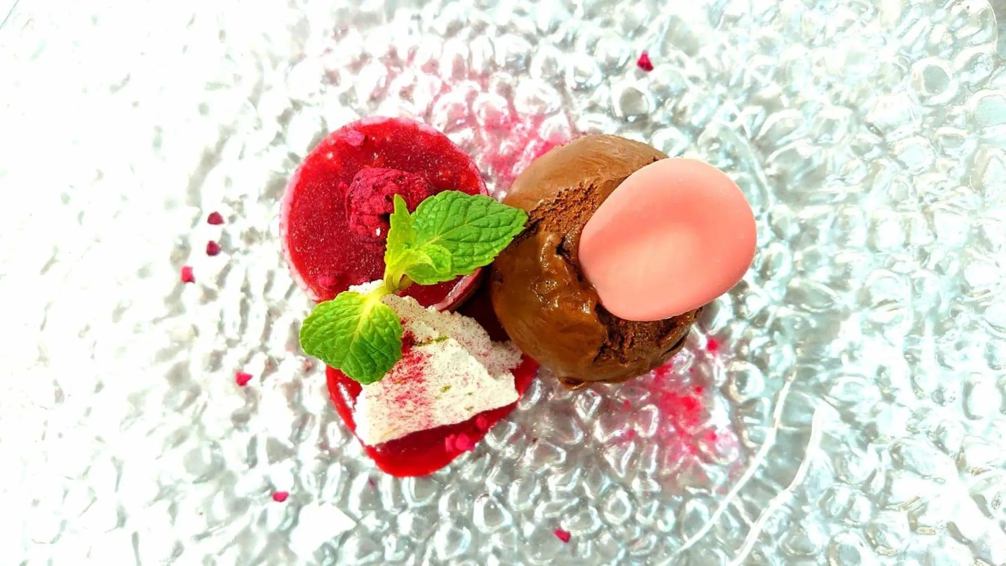 Food and drinks in Phoenix Hotel by HHG