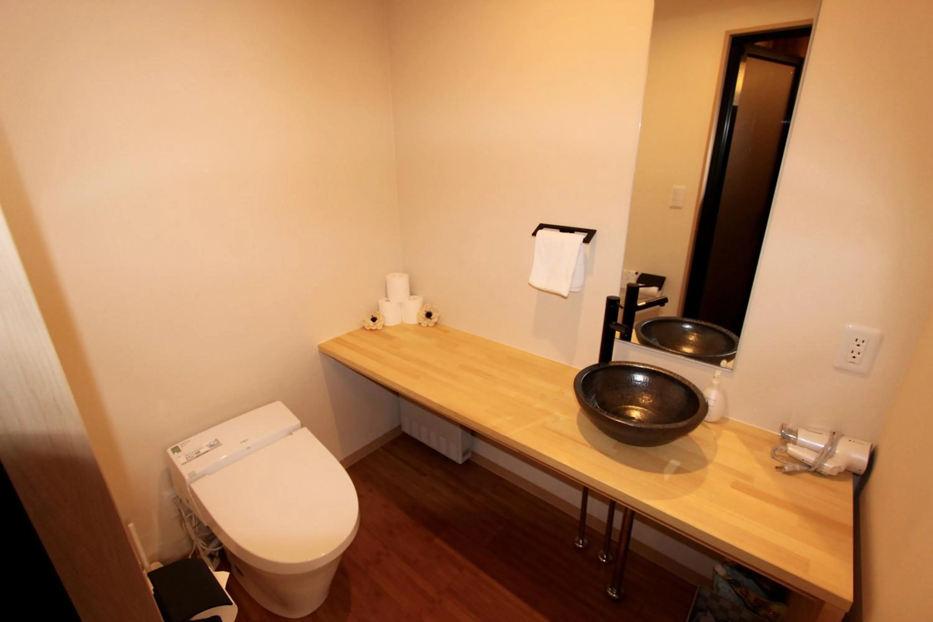 Toilet in Wadano Woods by HHG