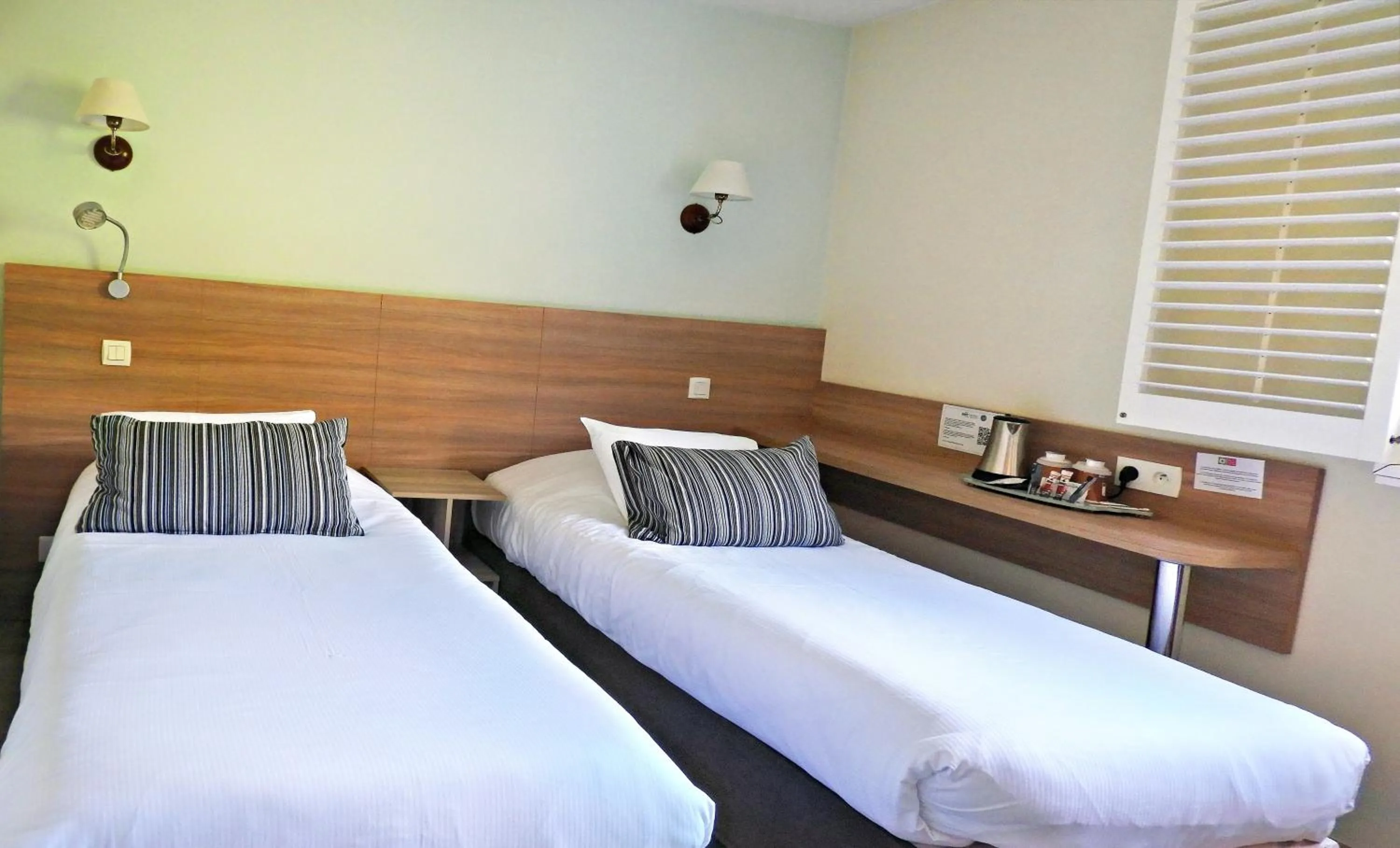 Photo of the whole room, Bed in BRIT HOTEL Le 940 Le Touquet-Etaples