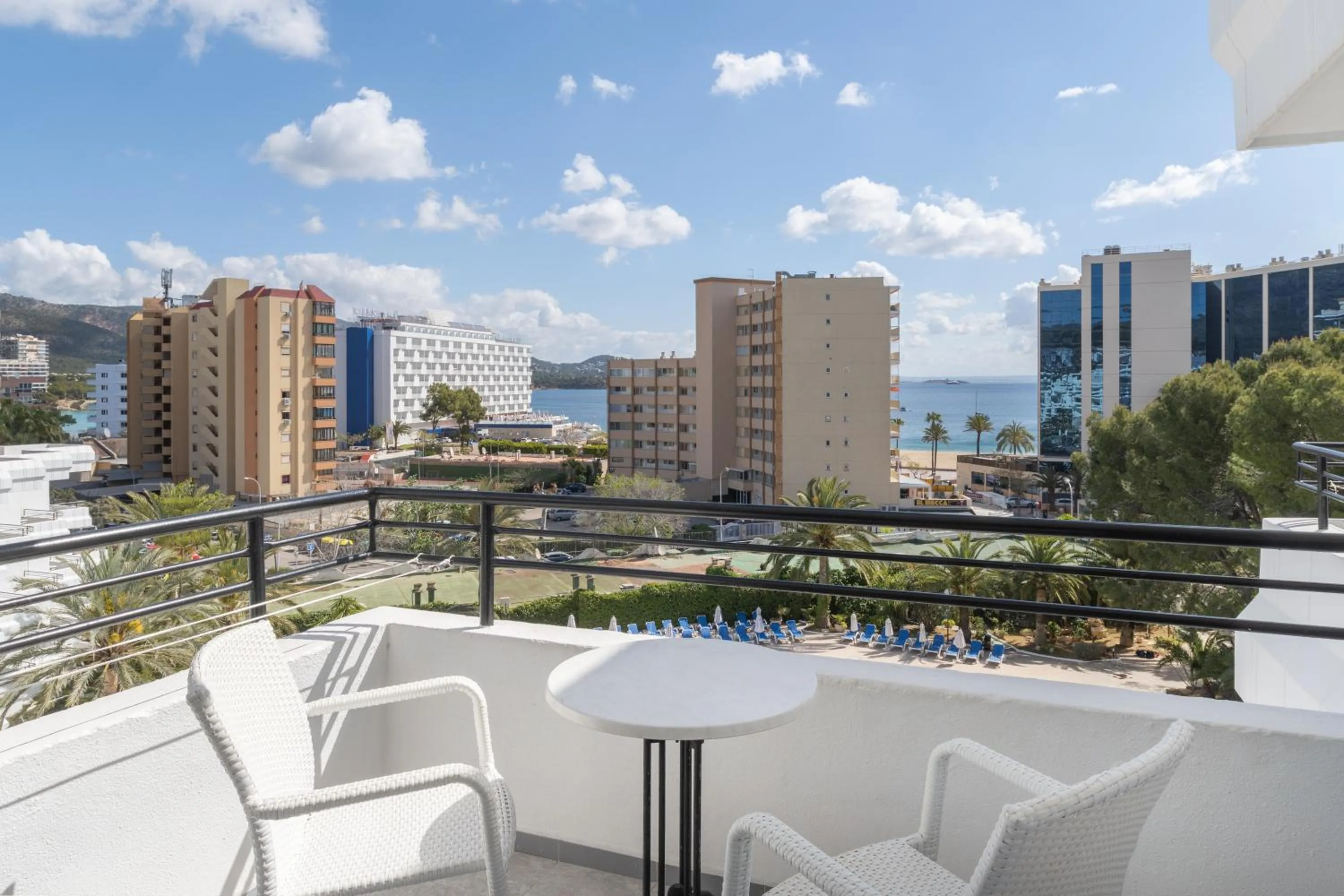 Day in Sol Lunamar Palmanova Apartamentos - Adults Only