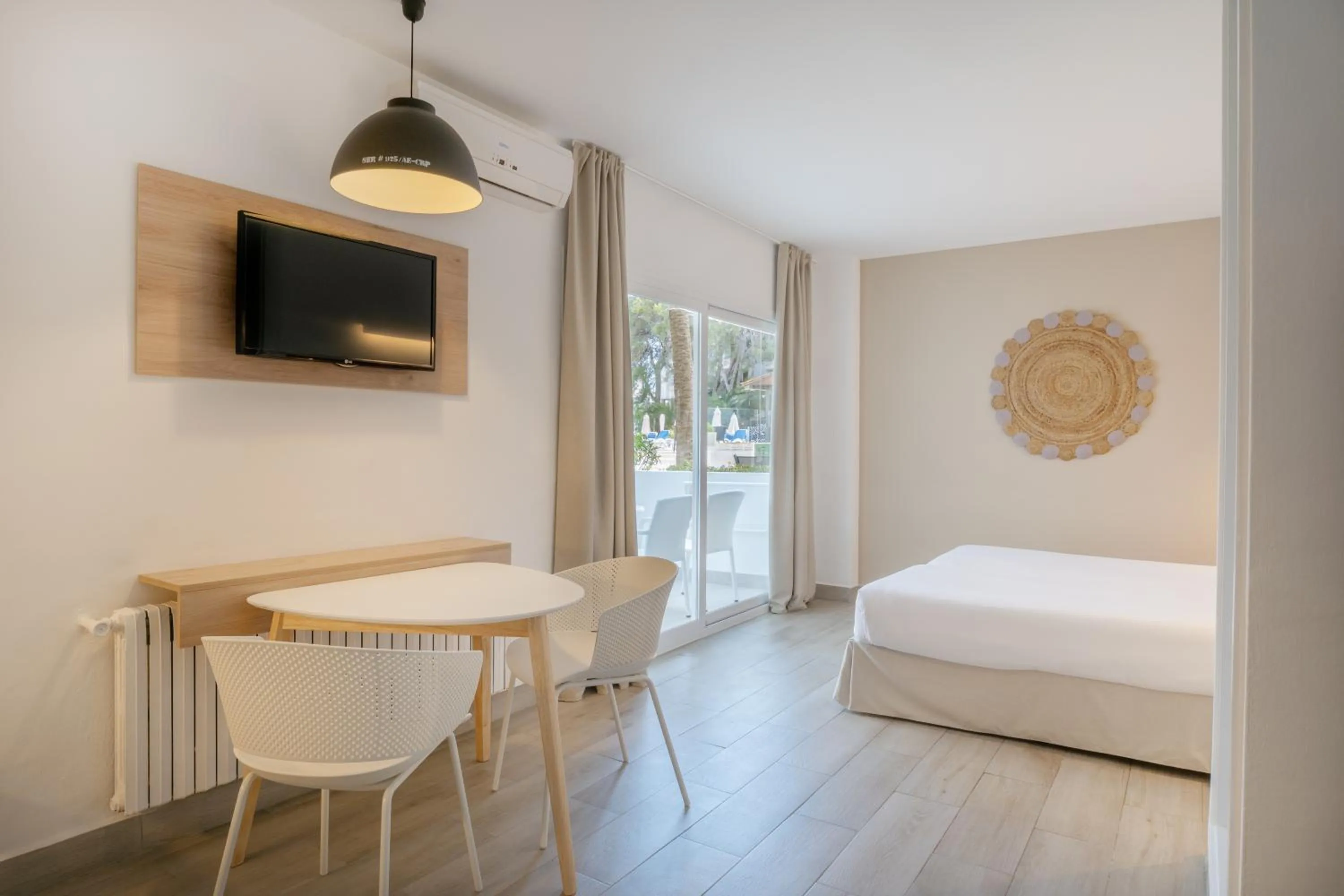 Bed in Sol Lunamar Palmanova Apartamentos - Adults Only