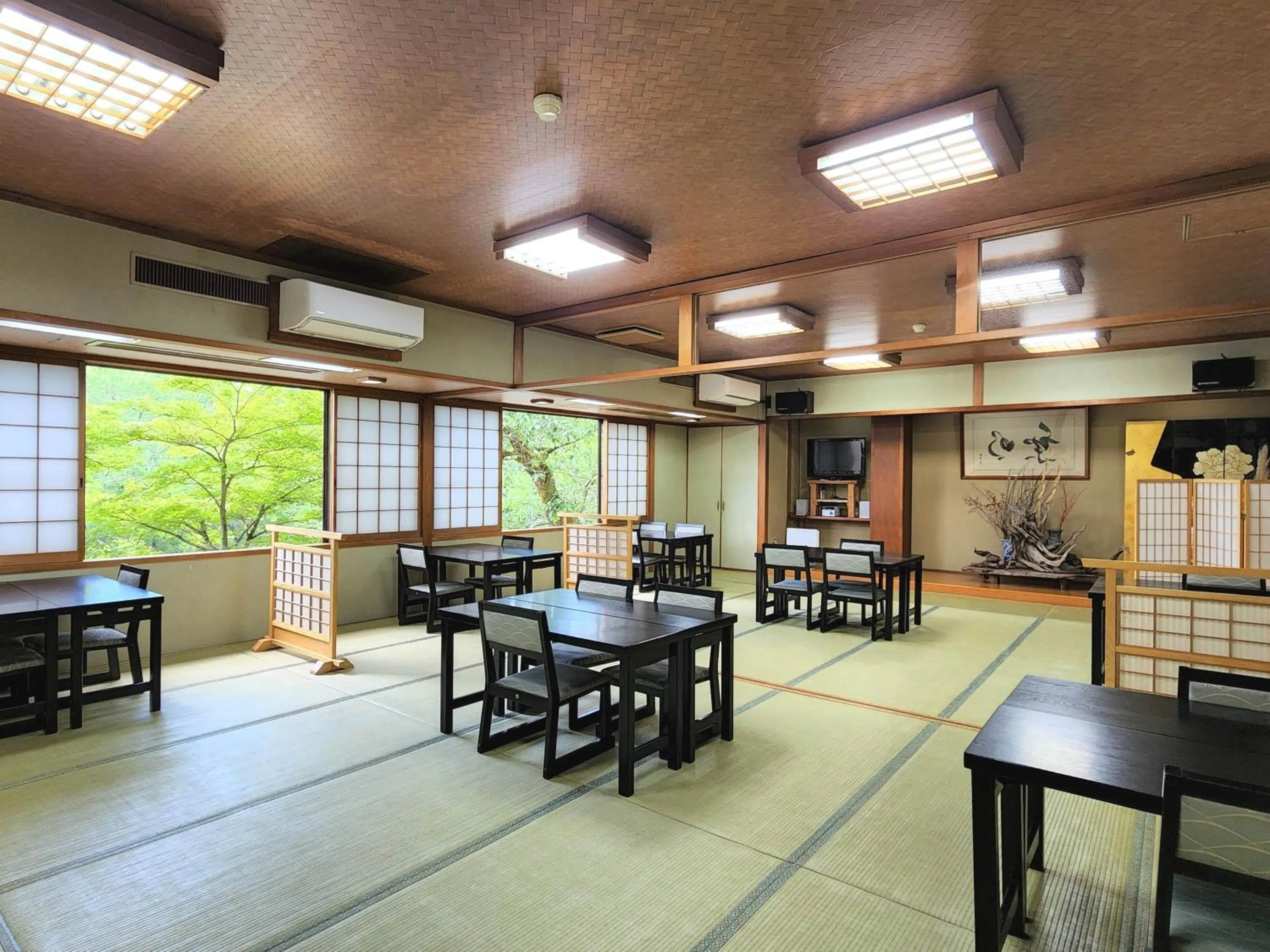 Dining area in Ena Totaro