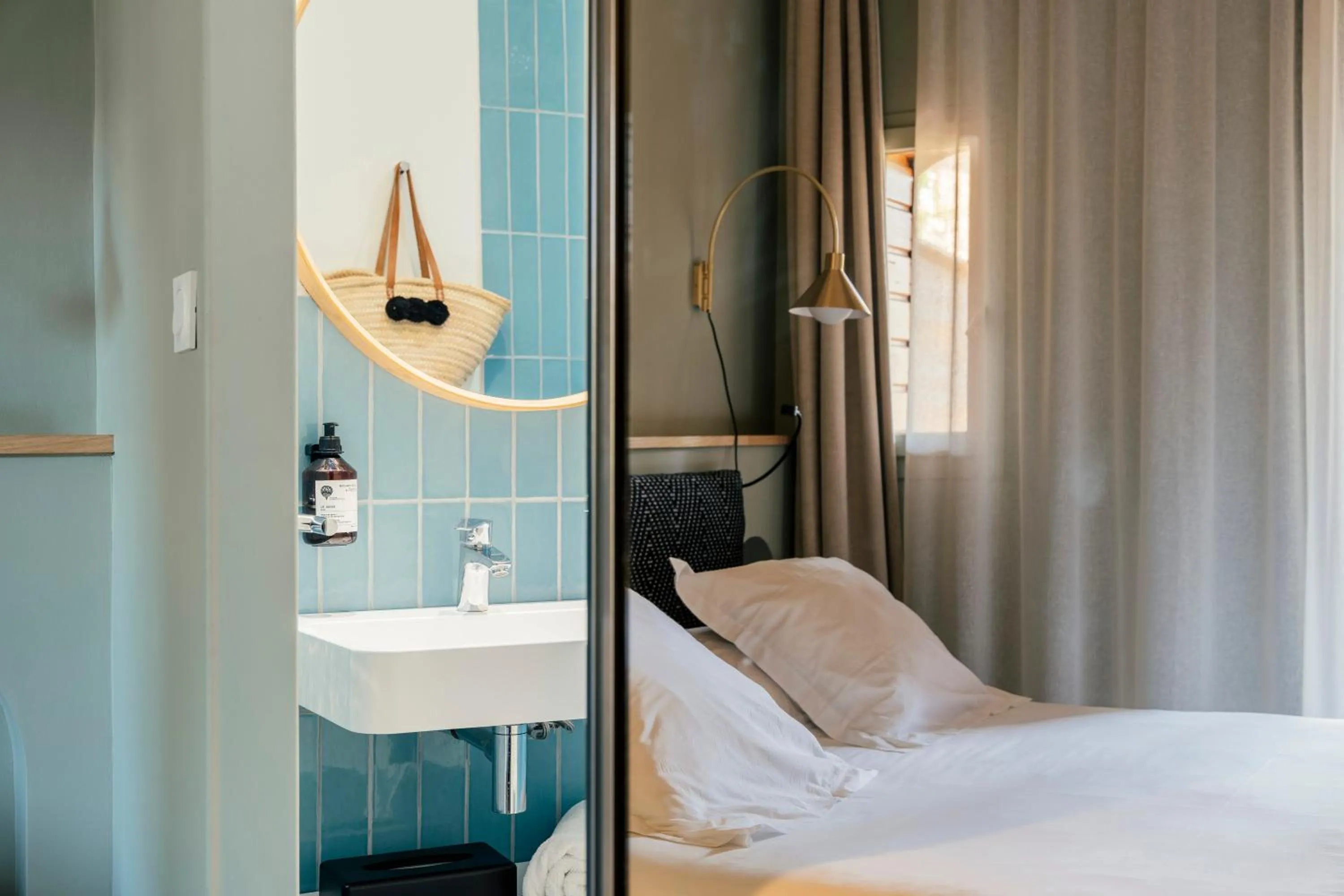 Photo of the whole room, Bed in Domaine La Gentilhommière